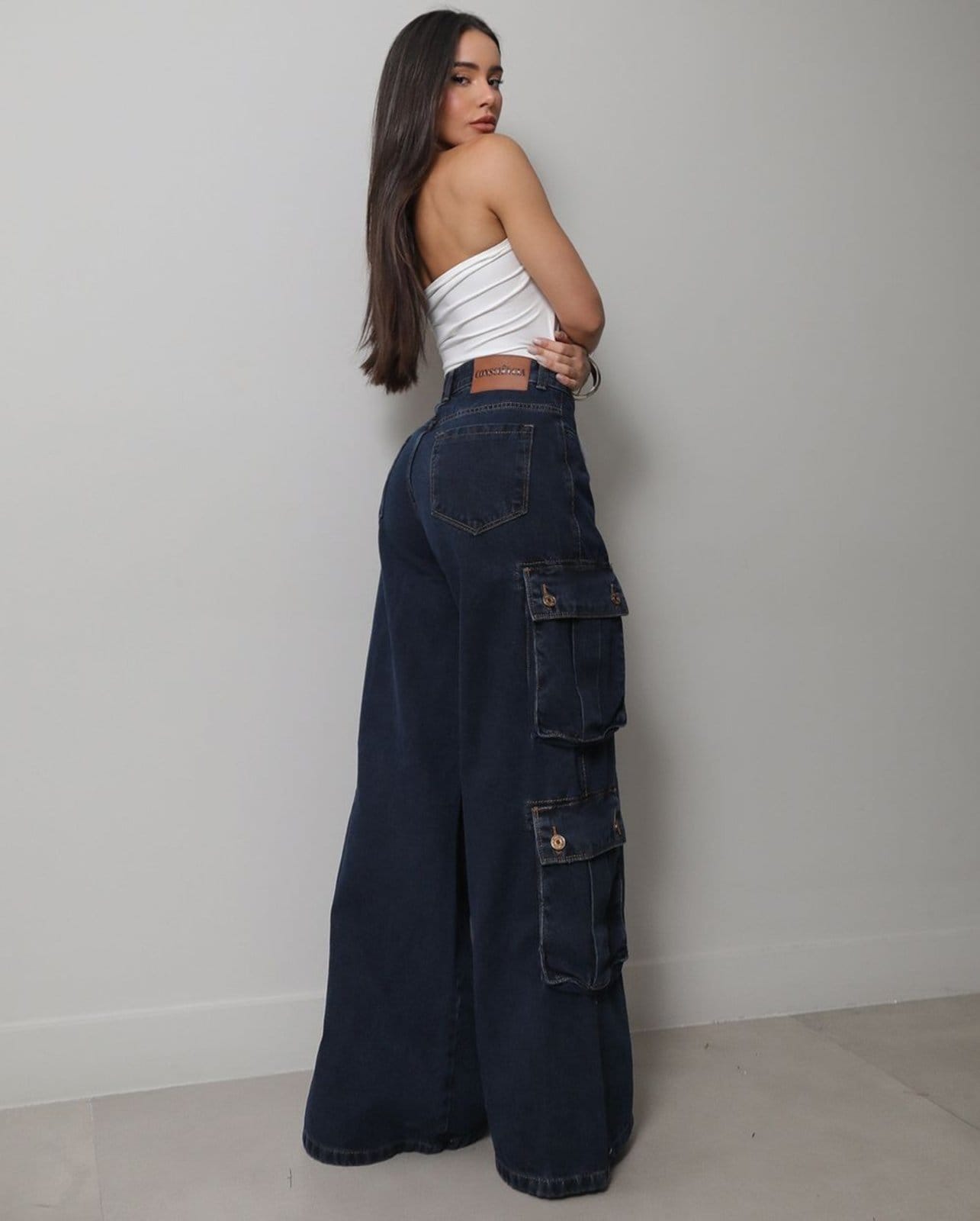 Vista 2 Calça Jeans Wide Leg Feminina Relaxed Cargo 24805 Black Blue Consciência jeans black