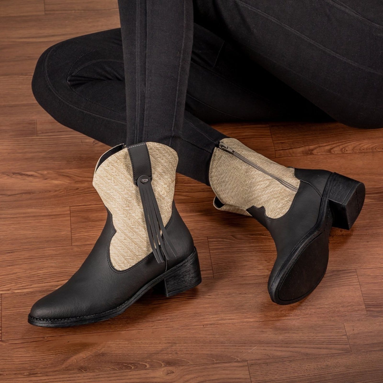 Bota Country Western Com Franja Ultra conforto Feminina IZA Texana Leve Macia Blogueira GuGi 218-GG - Preto/Marfim