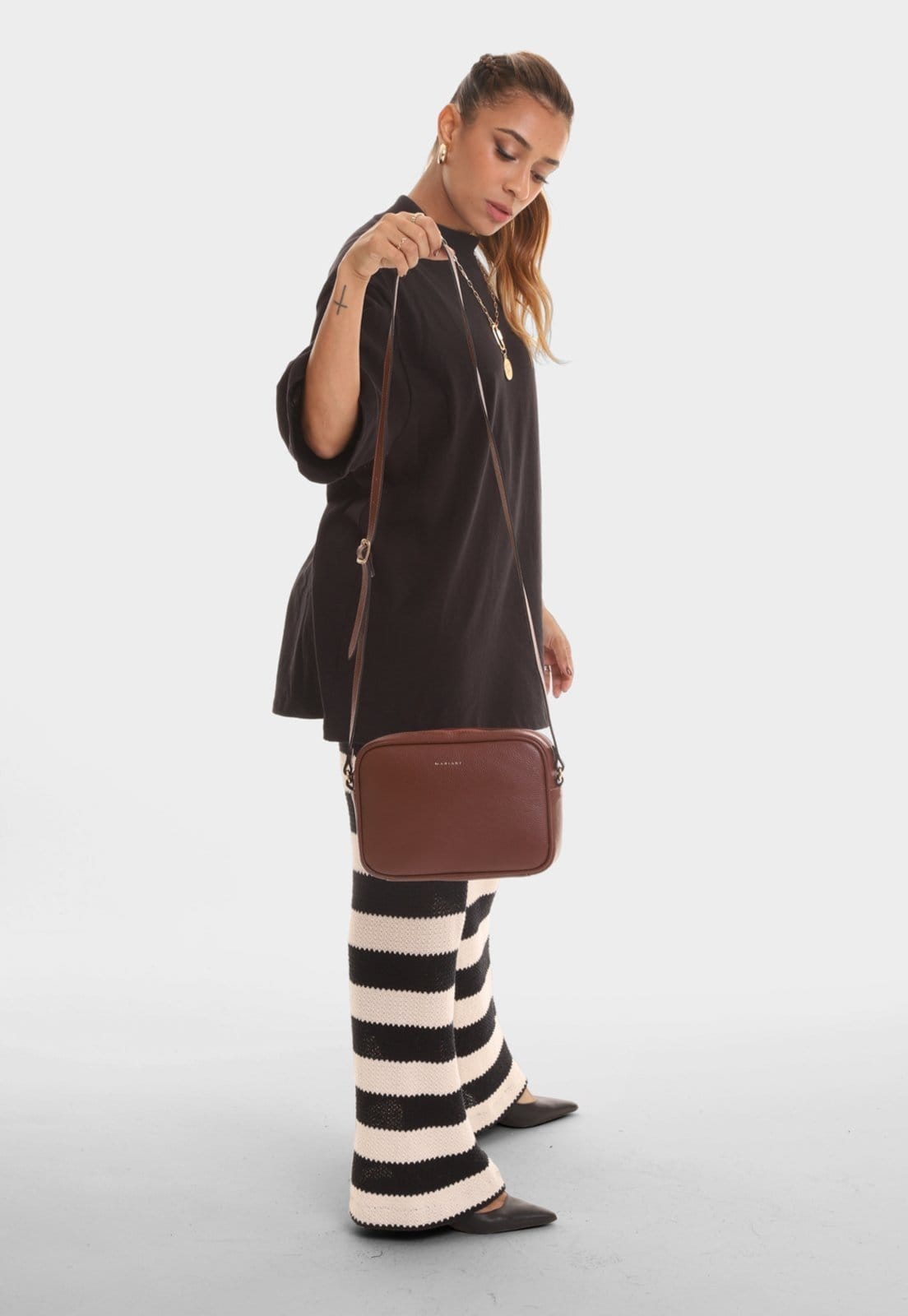 Vista 2 Bolsa Transversal Couro Mariart Maxi Jeri Chocolate Mariart marrom