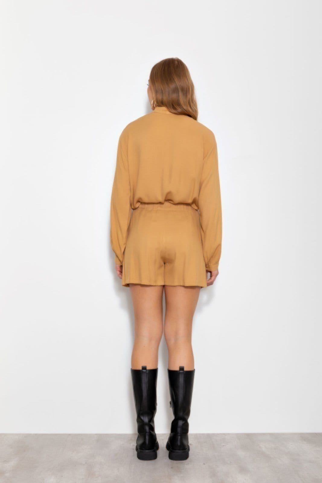 Vista 2 Short Vanibele Alfaiataria Viscose Camelo Vanibele caramelo