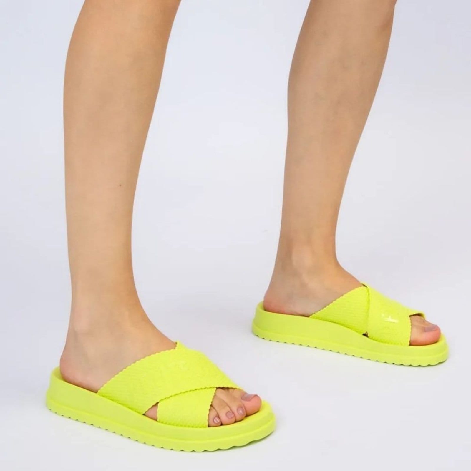 Vista 2 Chinelo Slide Feminino Smash Limão Petite Jolie PJ6812II Petite Jolie verde