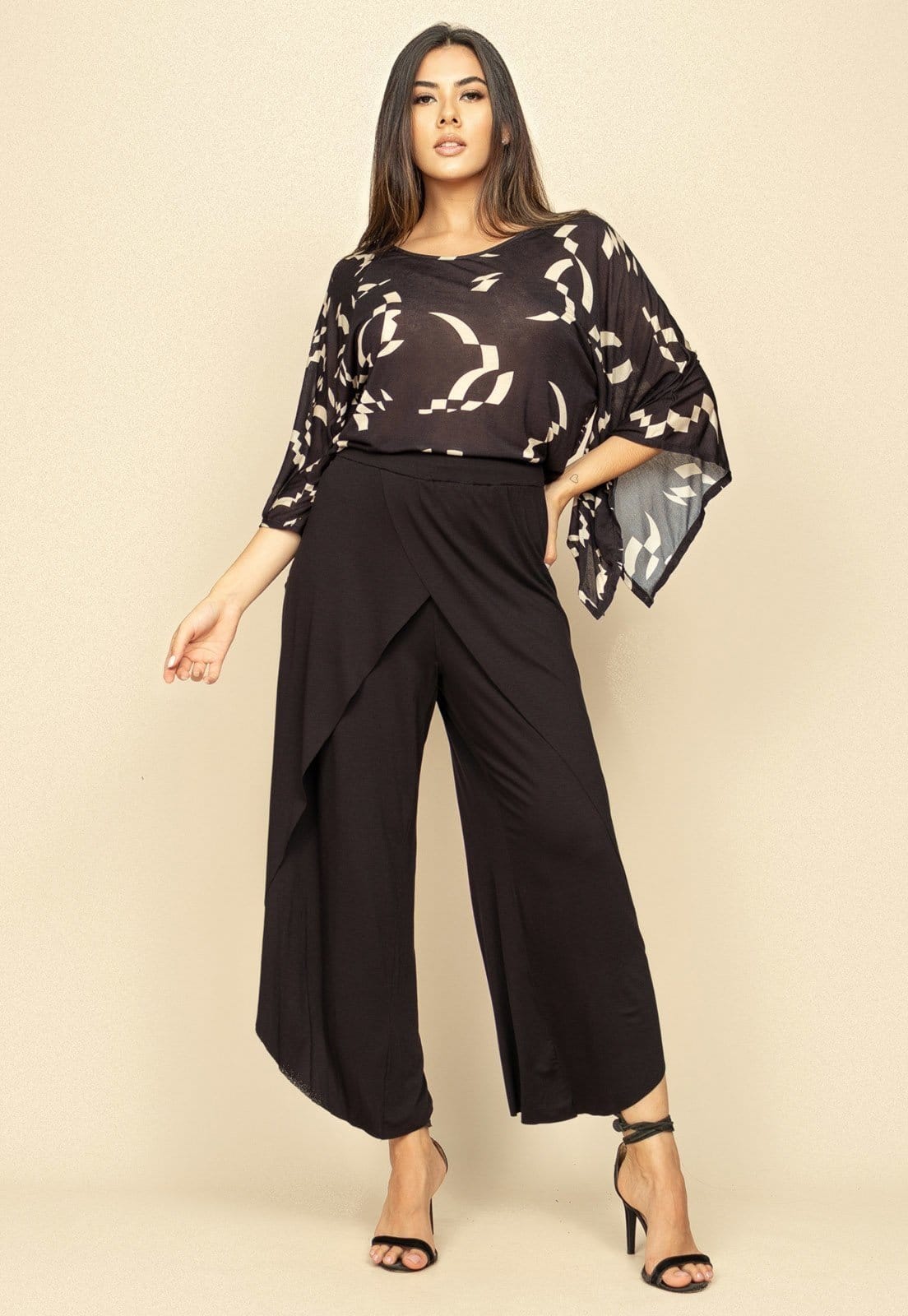 Vista principal Calça Pantacourt Garatéa Transpassada Malha Preta Amazonia Vital preto