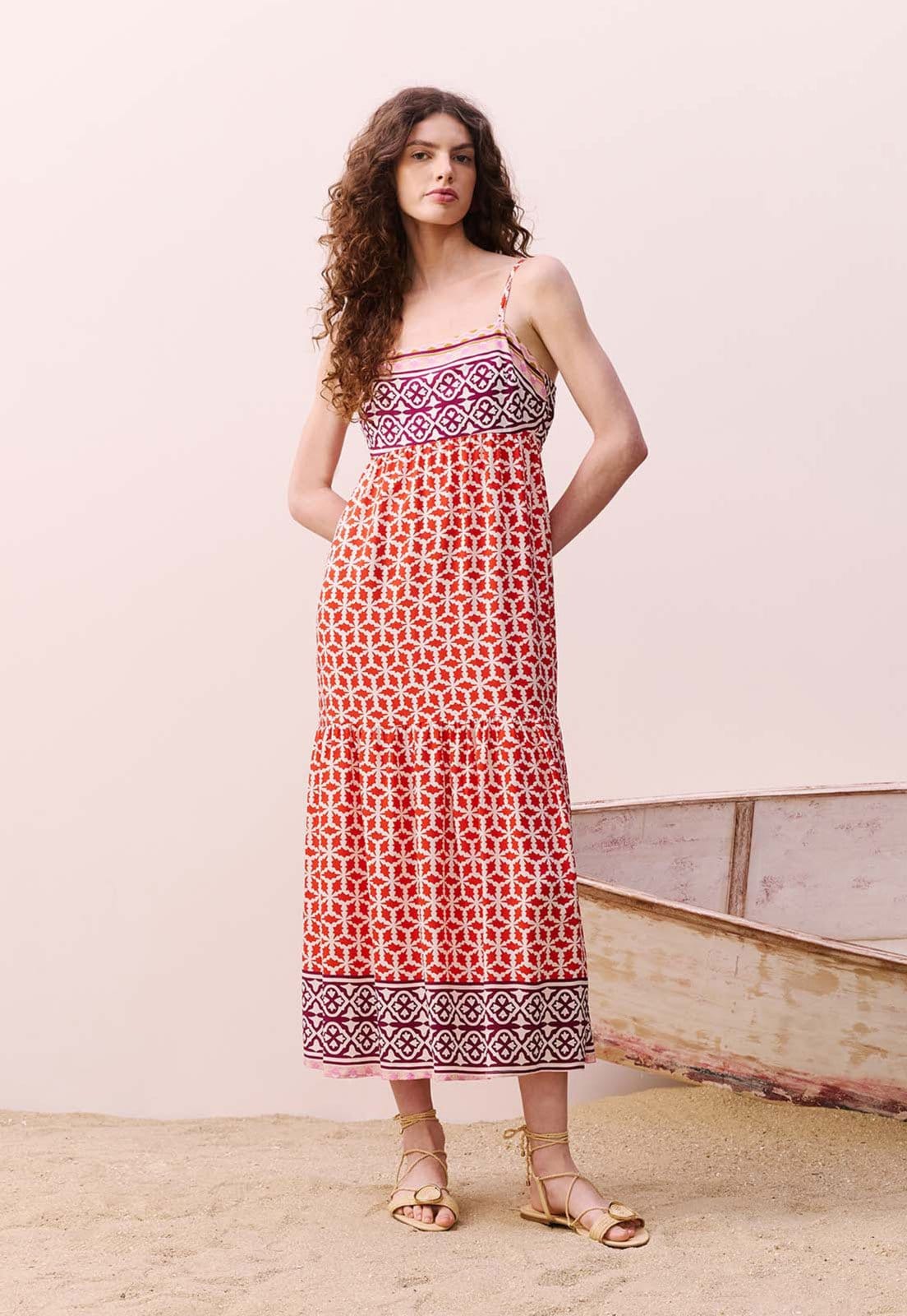 Vista principal Vestido CaCay Midi Decote Reto CaCay vermelho