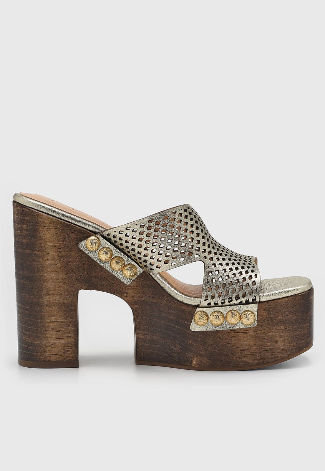 Vista 2 Sandália Feminina Luiza Barcelos Salto Bloco Tachas Dourada Luiza Barcelos dourado