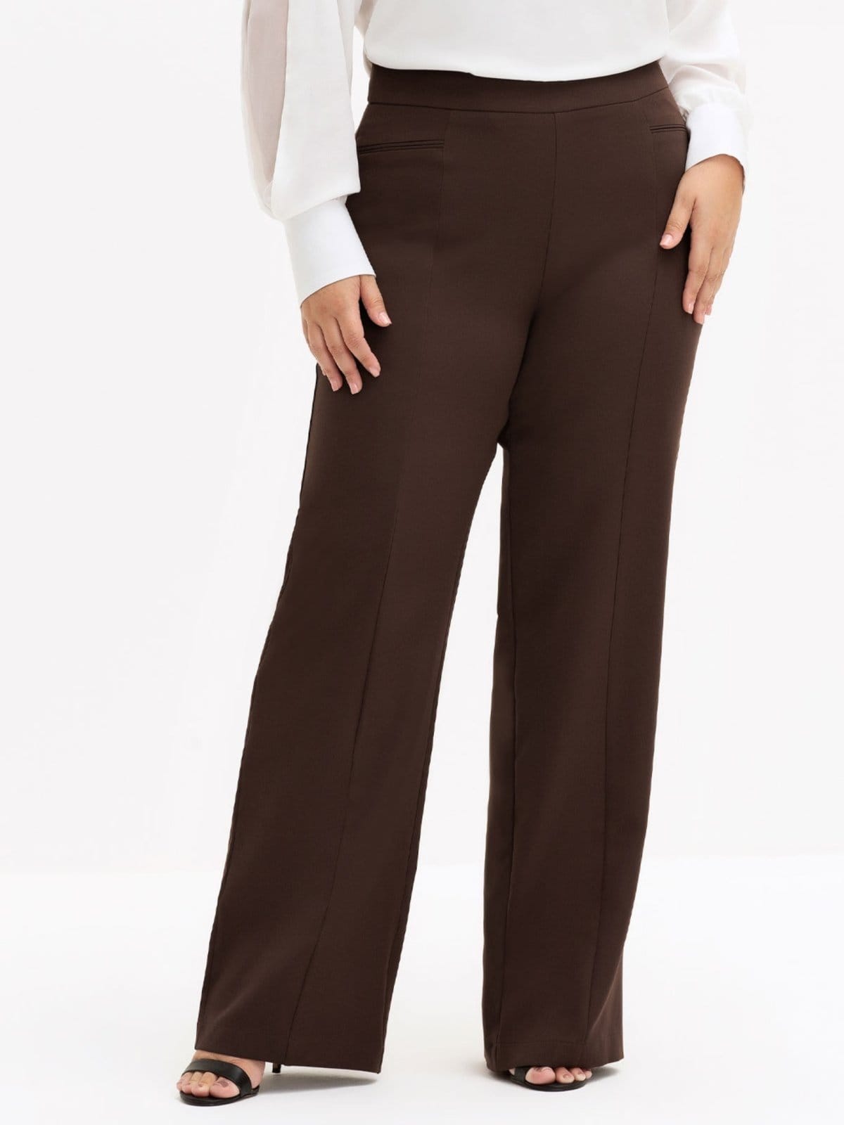 Vista 2 Calça Wide Leg de Alfaiataria Plus Size Cibele Principessa marrom