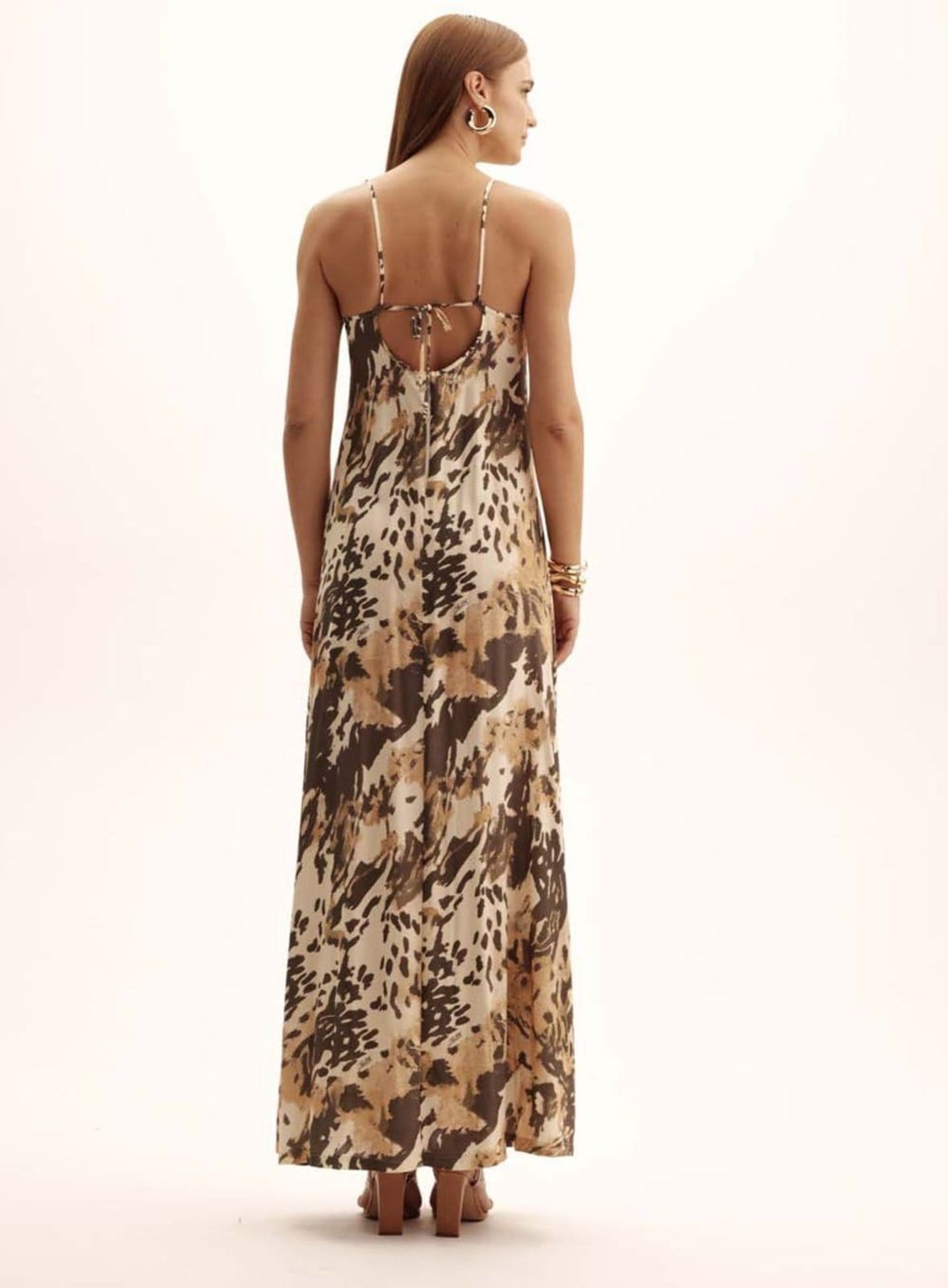 Vista 2 Vestido Comfort Triton com Amarração Estampado Organic Leopard Marrom Triton marrom leopard