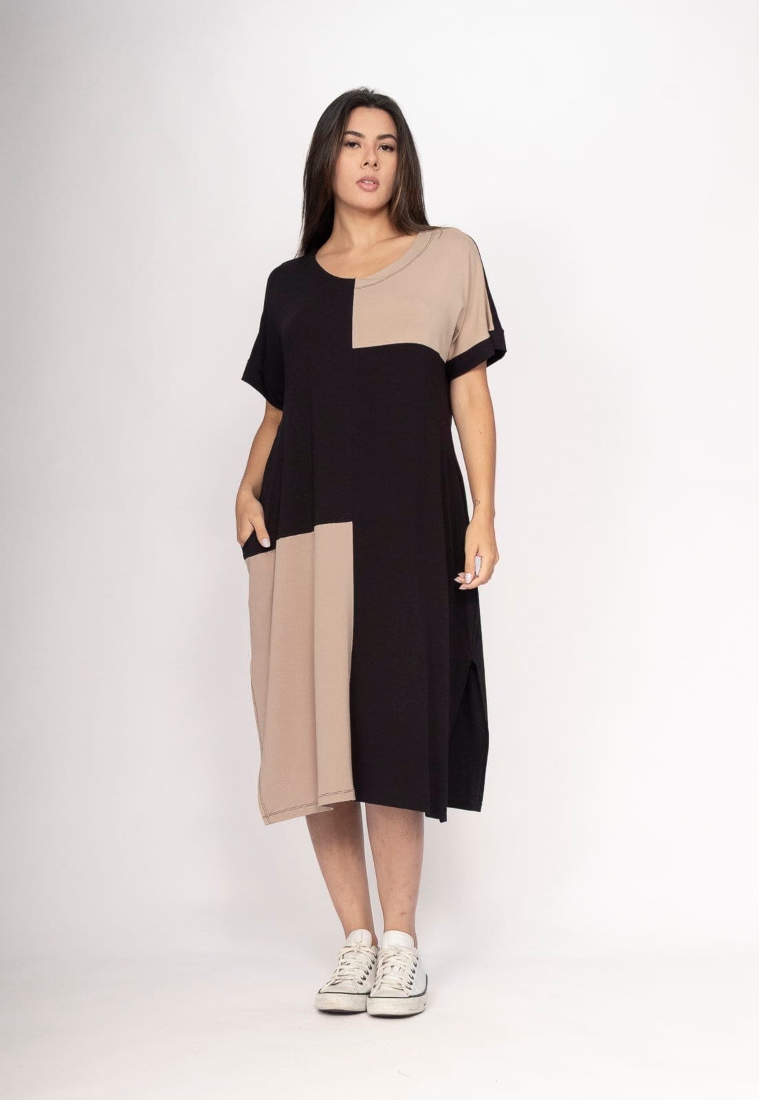 Vista principal Vestido CabanaFee Terra Serena Midi Plus Areia Mineral e Cabanafree preto