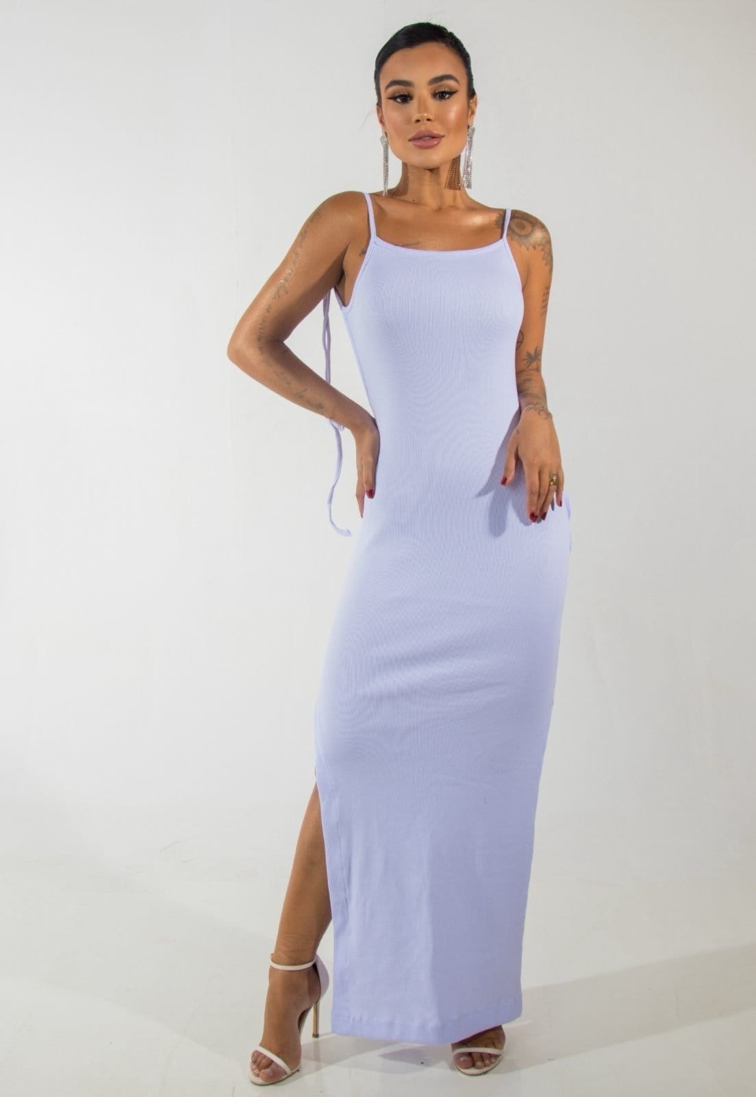 Vista principal Vestido Longuete Frente Única Tubinho Canelado Zyla Cia do Vestido branco