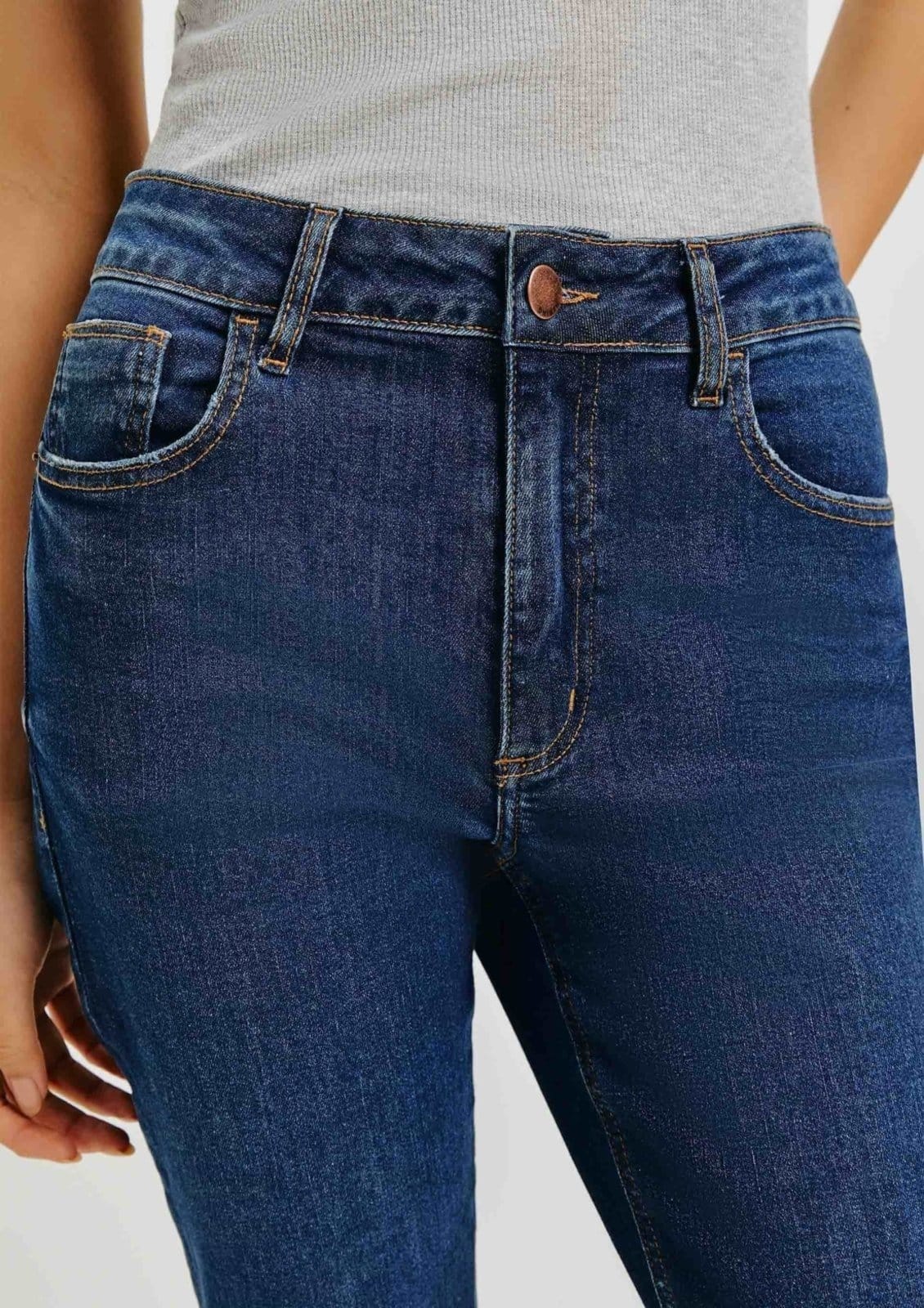 Calça Jeans Feminina Cintura Média Flare Petit