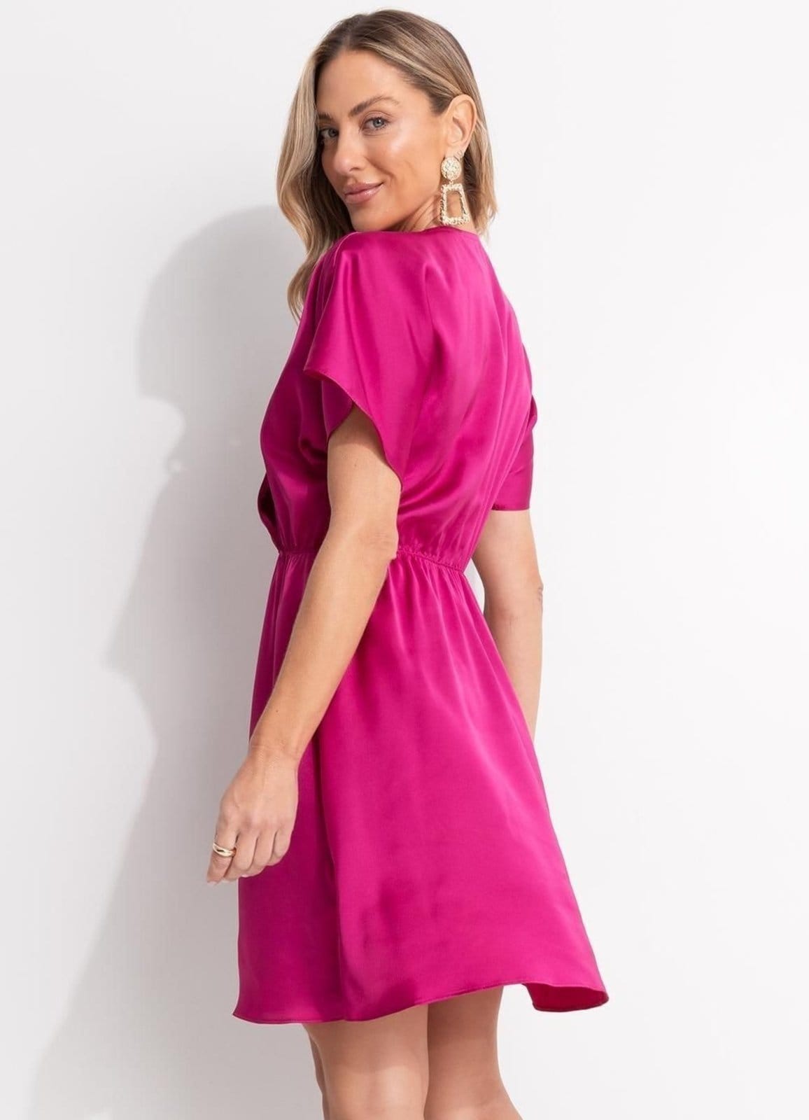 Vista 2 Vestido Em Crepe Plano Acetinado Fúcsia Quintess rosa