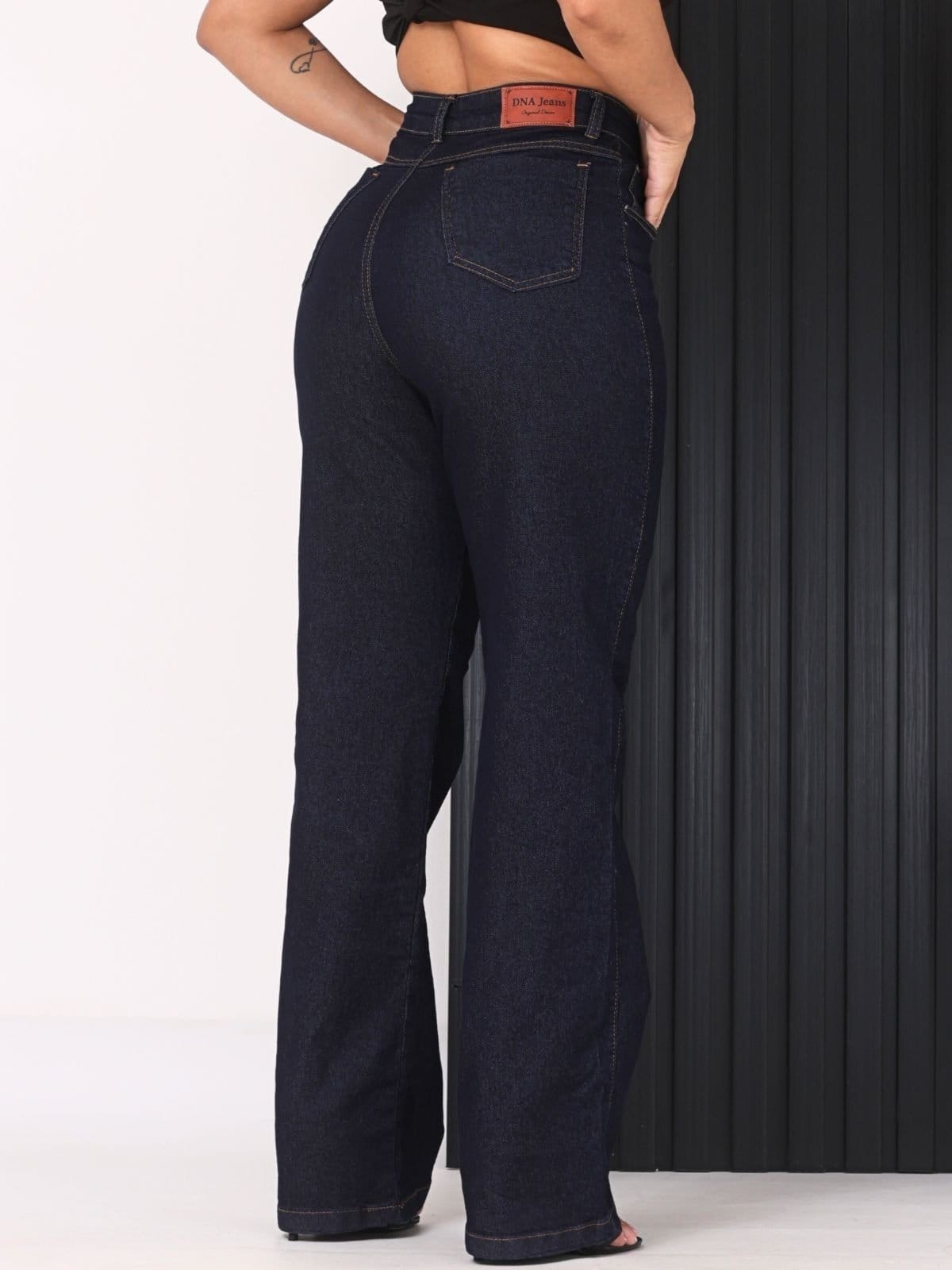 Vista 2 Calça Donna De Paula Wide Leg Jeans Escura Com Elastano Cintura Alta Pantalona Donna de Paula azul