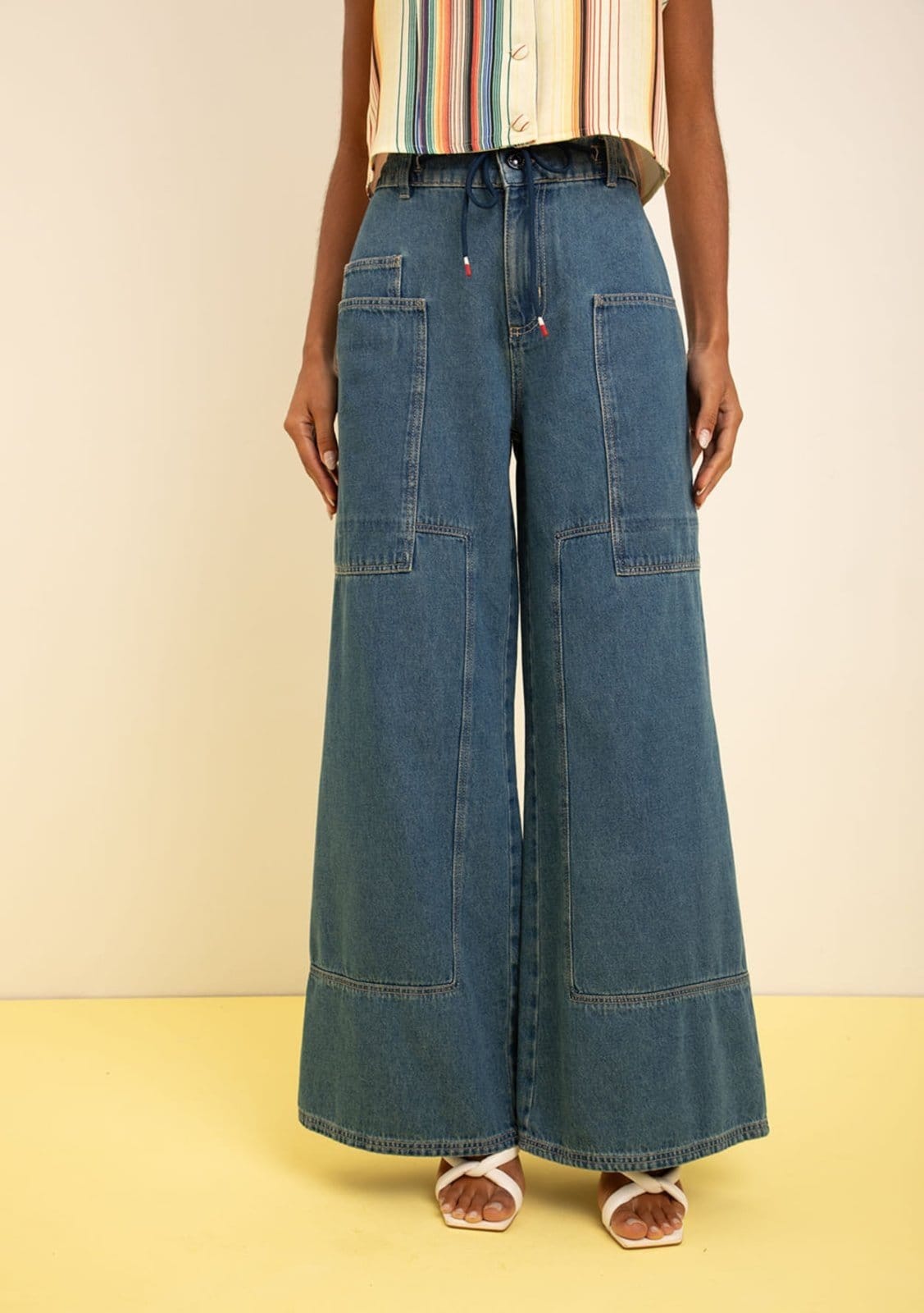 Vista 2 Calça Zinco Pantalona Média Zinco azul