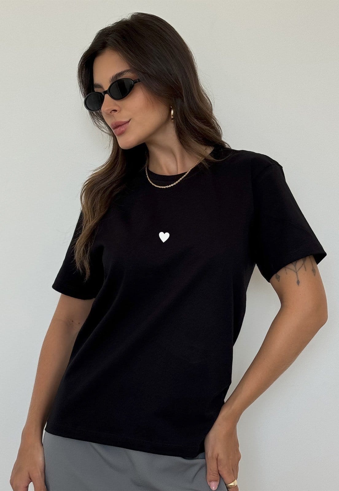 Vista 2 Camiseta Cianitas Preta Estampa Coração Pequeno Cianitas preto