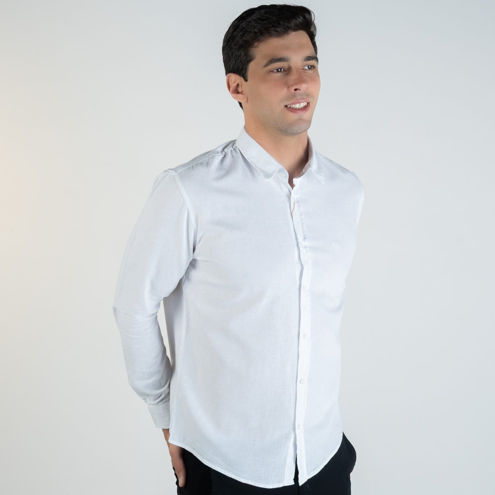 Vista 2 Camisa Linho Pienza VersatiOld Branca VERSATIOLD branco
