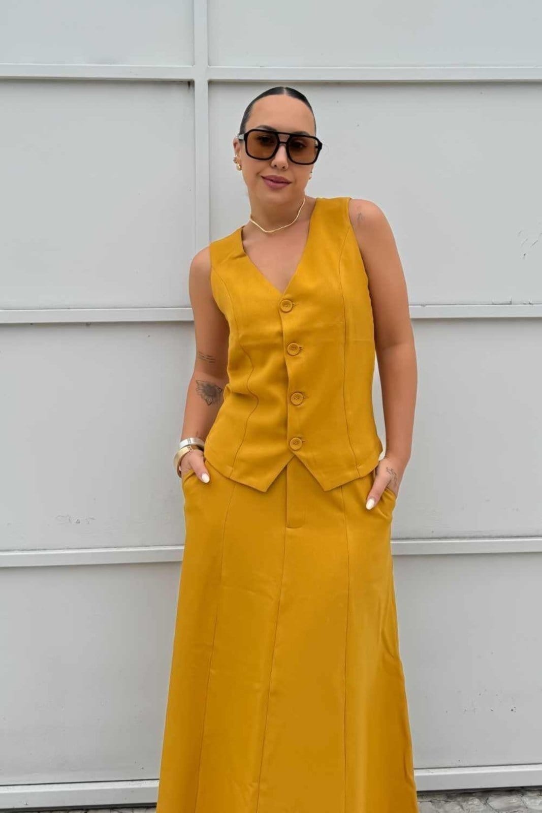 Vista 2 Saia Vanibele Alfaiataria Mostarda Vanibele amarelo