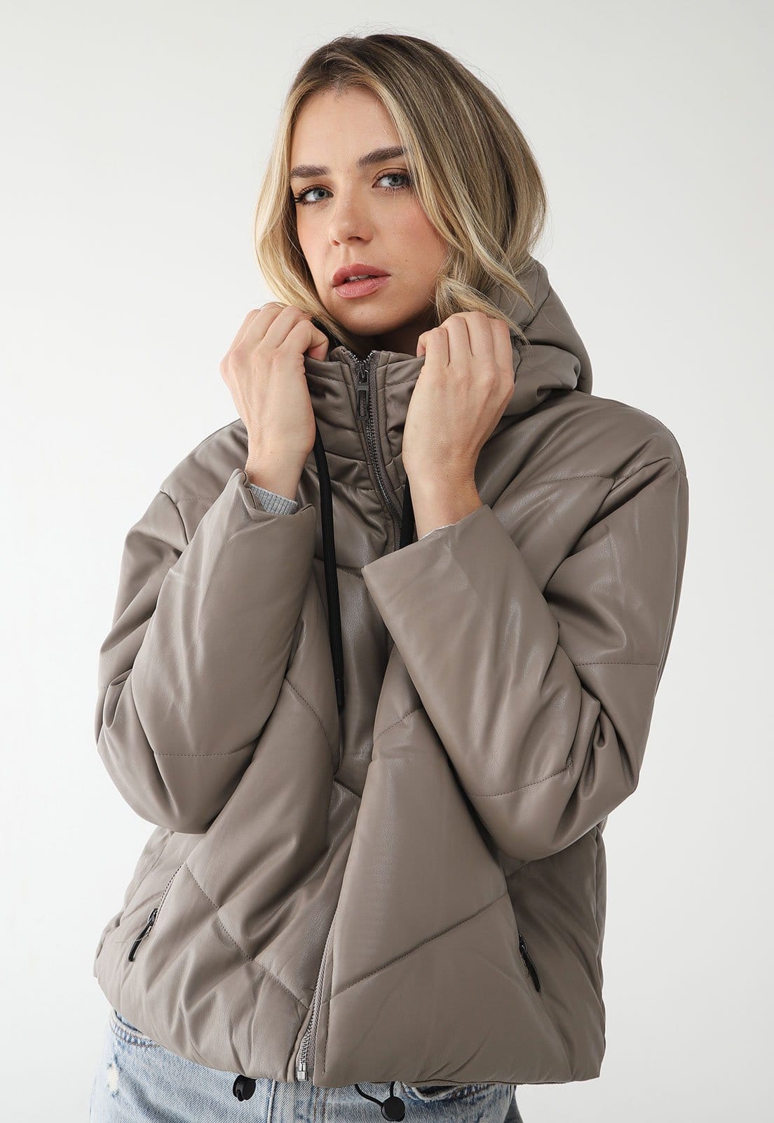 Jaqueta Puffer Facinelli PU Matelassê Com Capuz