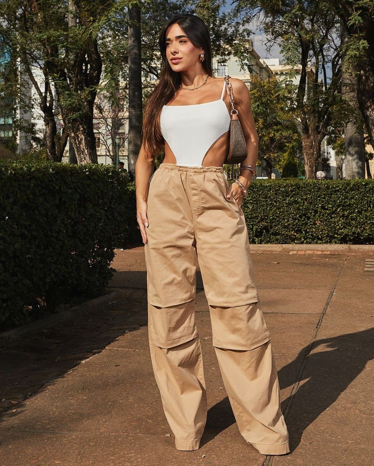 Vista principal Calça Sarja Wide Leg Parachute Feminina Cintura Média 22706 Caqui Consciência cáqui caqui