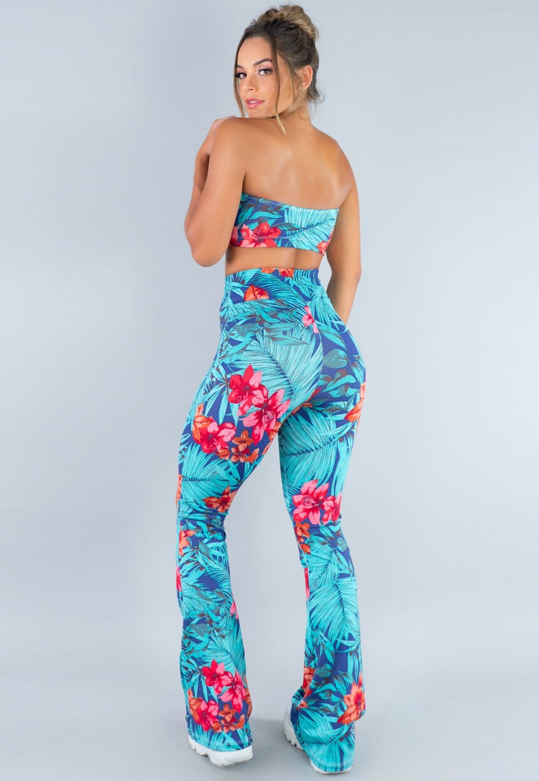 Vista 2 Conjunto Feminino MVB Modas Calça Flare Pantalona E Top Faixa Amazônia Mvb Modas azul/estampado/multicolorido/verde/vermelho