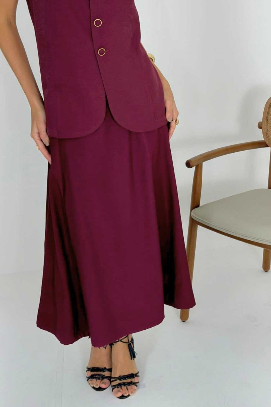 Vista 2 Saia Vanibele Midi Cereja Vanibele vinho