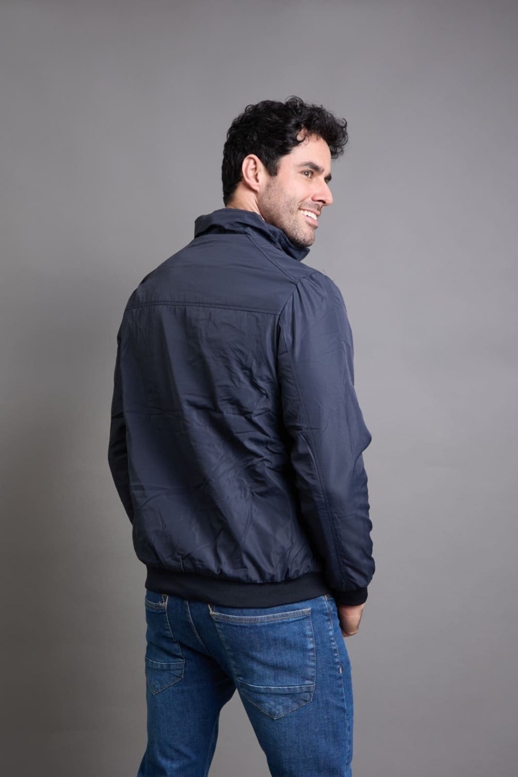 Vista 2 Jaqueta Bomber Masculina Em Poliéster Com Recortes Dialogo Marinho DIALOGO azul/azul marinho