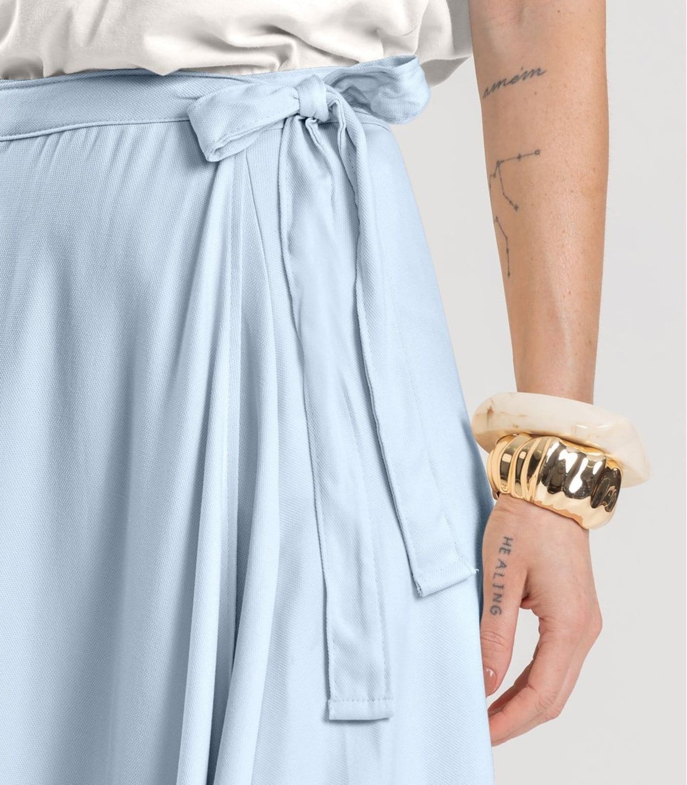 Vista 2 Saia Feminina Midi Envelope Dianna Dianna azul