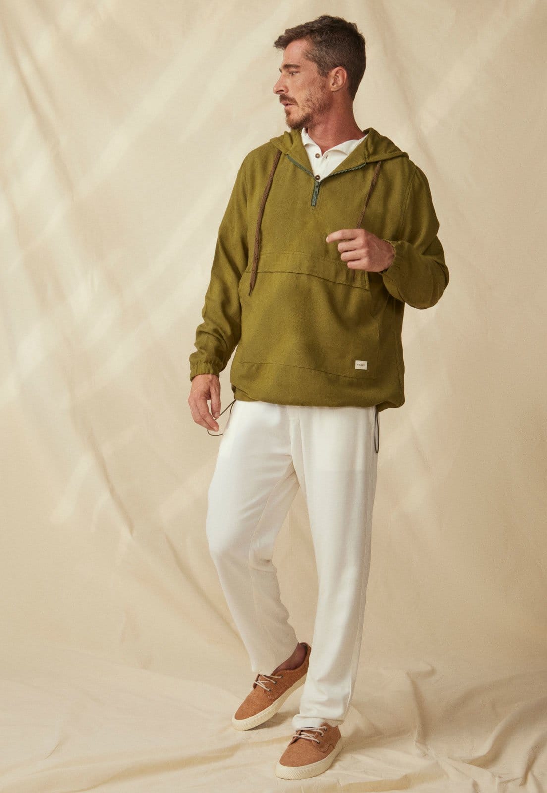 Vista 2 Jaqueta Anorak Inspira Sustentável LENZING™ Modal com Linho Inspira verde