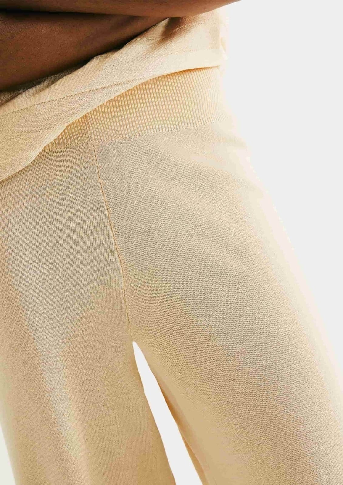 Vista 2 Calça Feminina Reta Em Tricô Hering amarelo