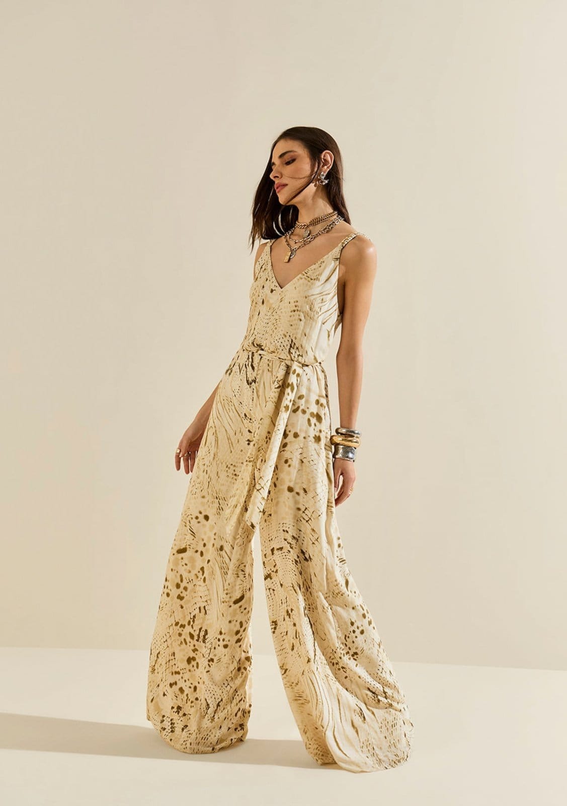 Macacão Morena Rosa Solto Decote V Sem Manga Longo Estampado