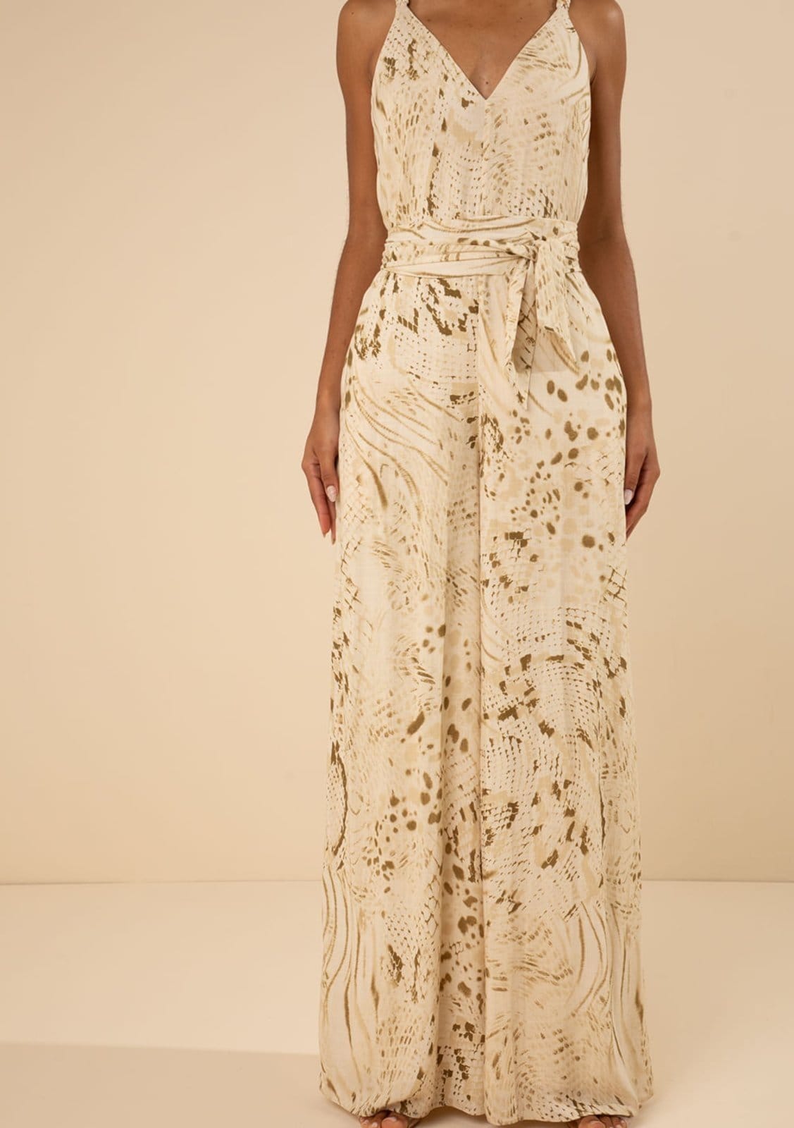 Vista 2 Macacão Morena Rosa Solto Decote V Sem Manga Longo Estampado Morena Rosa estampado rosa