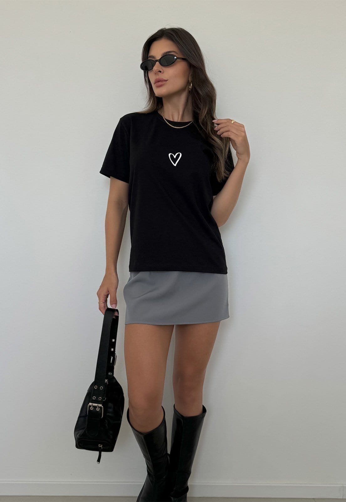 Vista 2 Camiseta Cianitas Preta Estampa Coração Vazado Cianitas preto