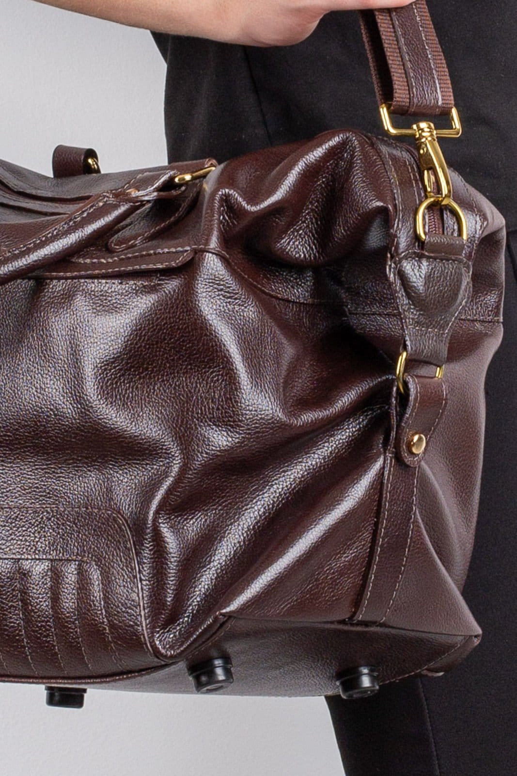 Vista 2 Mala de bordo feminina em couro liso Firenze - Café Andrea Vinci vermelho