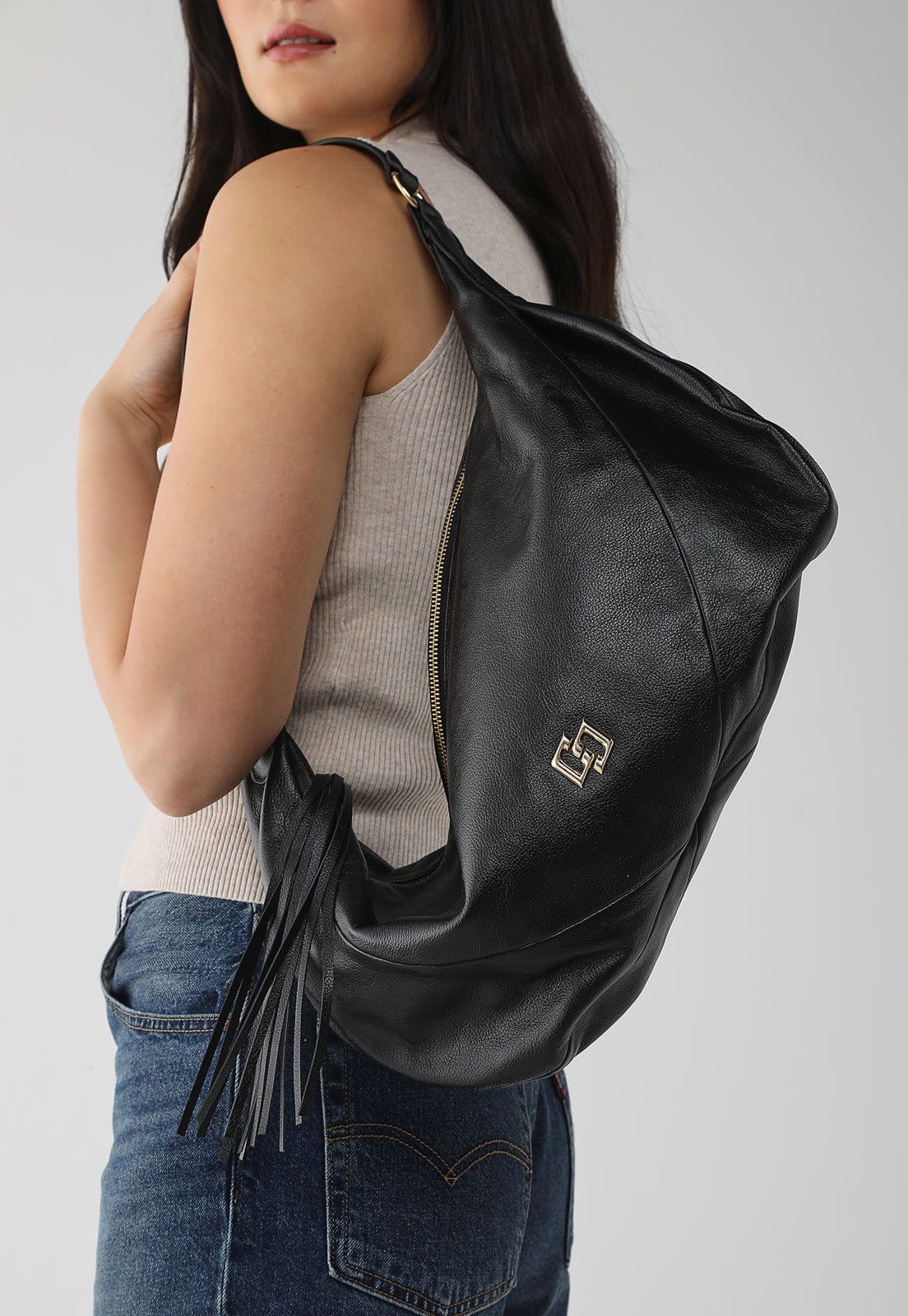 Bolsa Feminina Colcci Hobo Detalhe Metal Preta