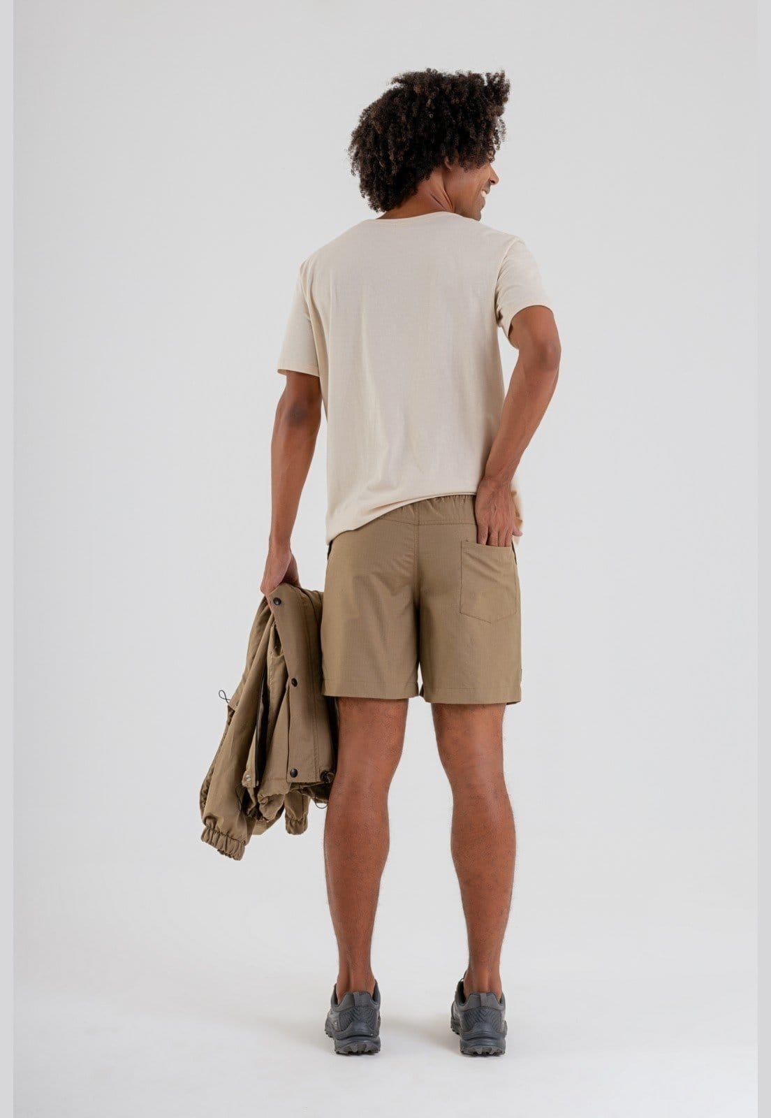 Vista 2 Bermuda Masculina em Tecido Corta Vento The Philippines The Philippines marrom