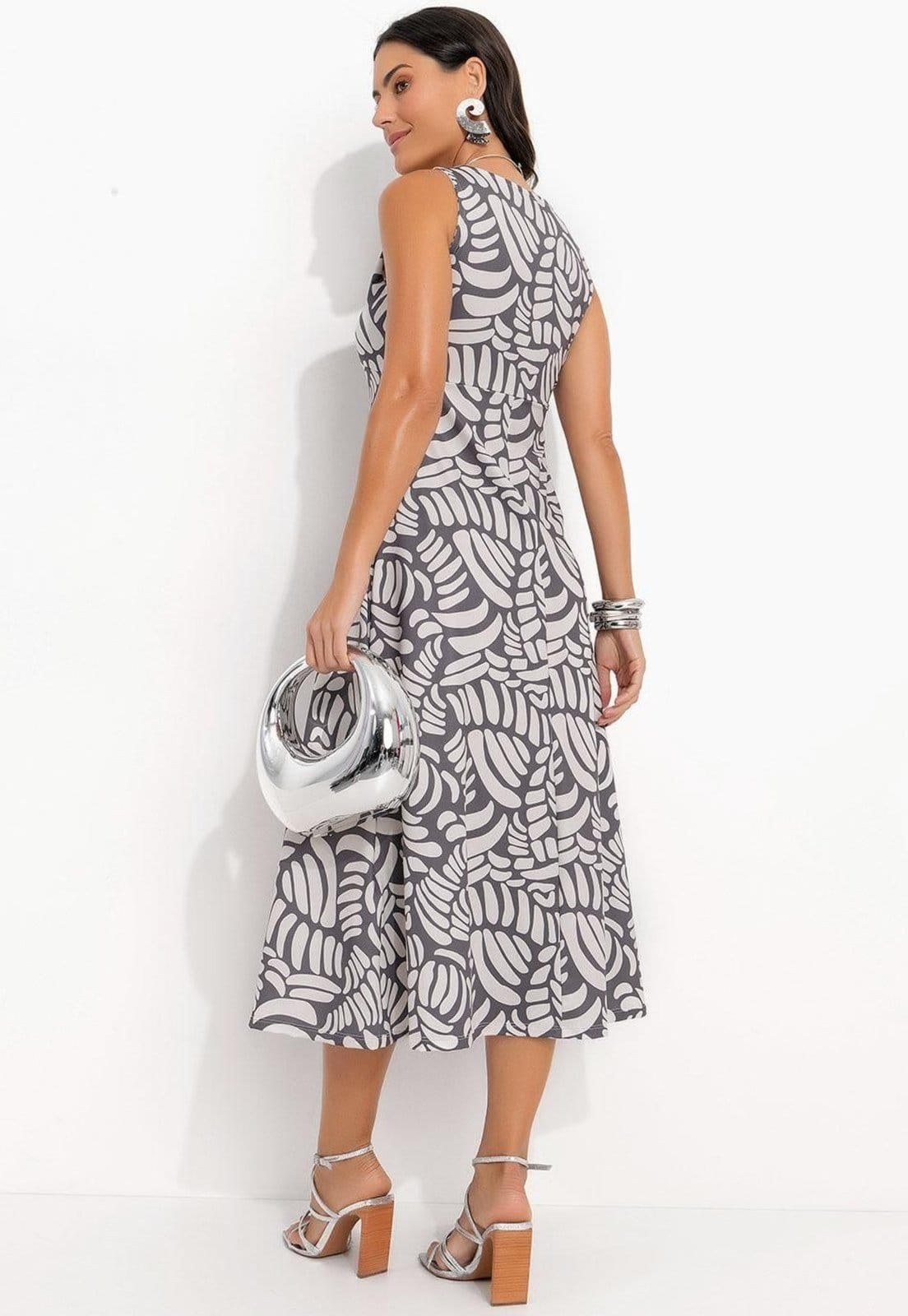 Vista 2 Vestido Em Malha Fria Conchas Bicolor Quintess branco