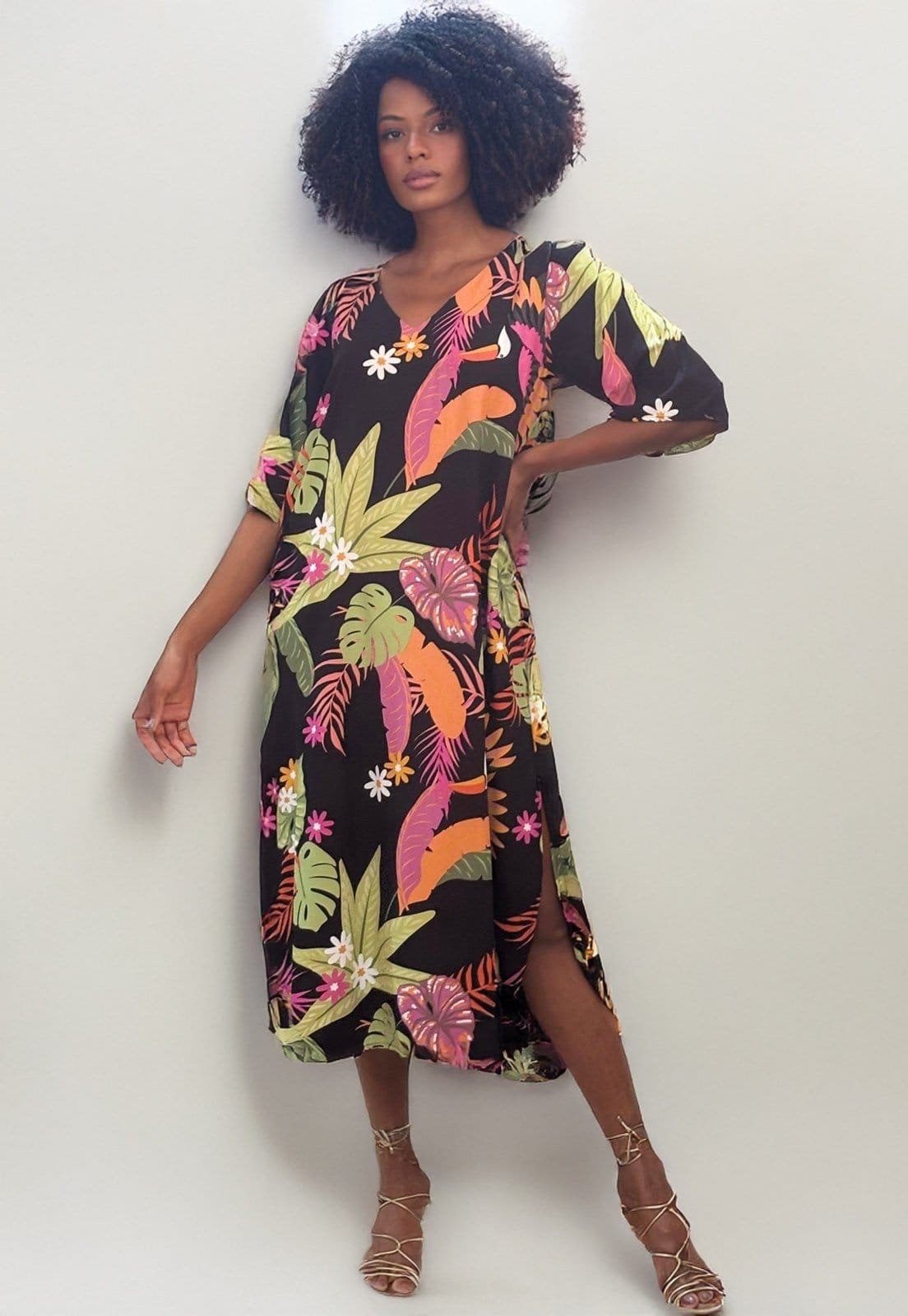 Vista 2 Vestido Midi Amazonia Vital Abapã Plano com Bolso Estampa Noite Botânica Amazonia Vital estampado/laranja/rosa/verde