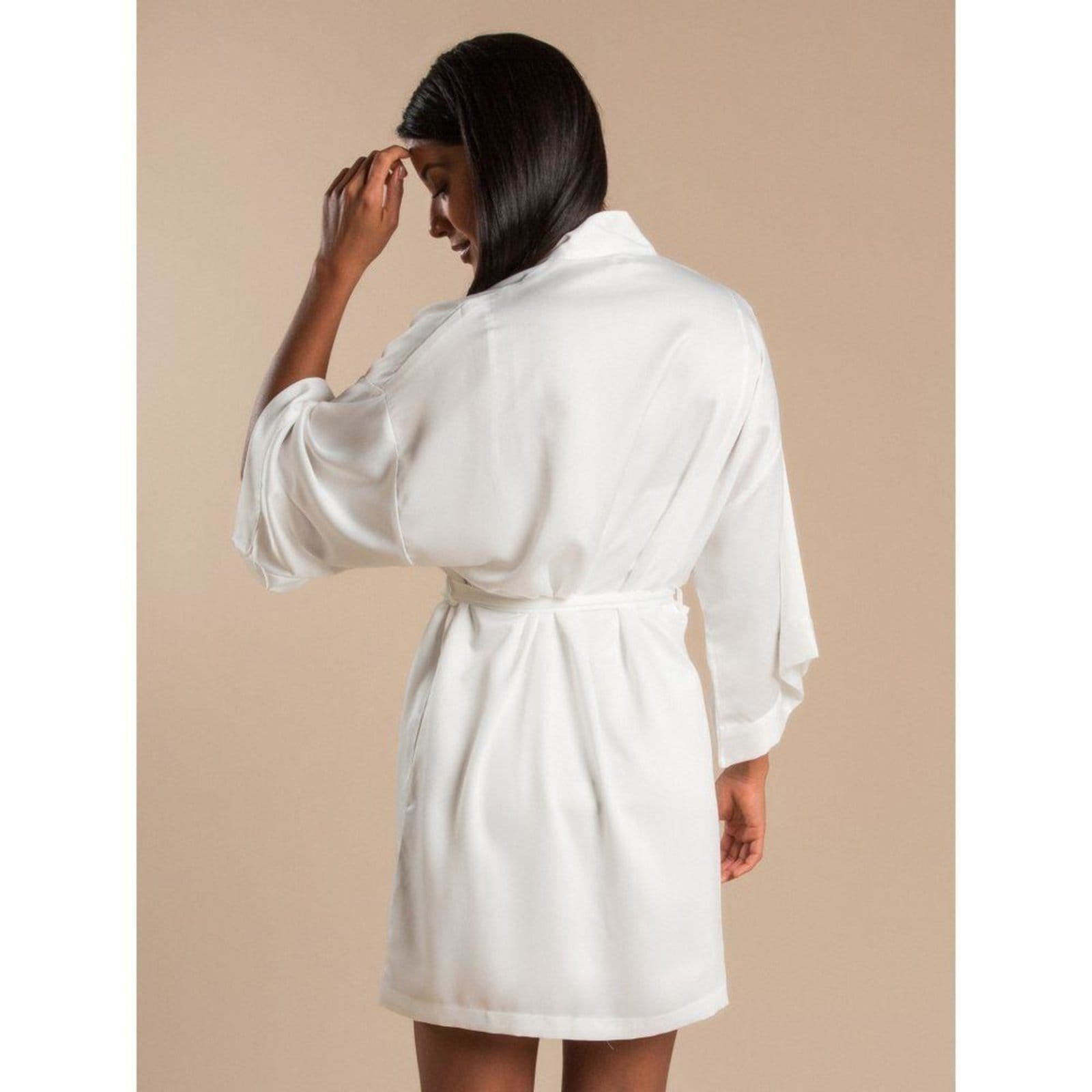 Vista 2 Robe Curto Manga Longa Cetim Bella Luna Off White Branco Loungerie branco white