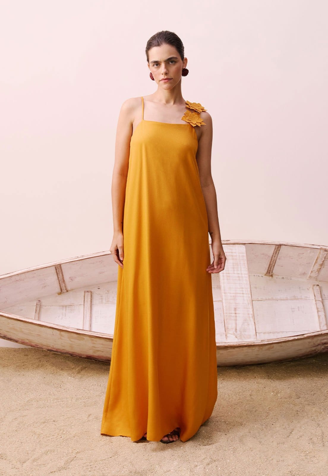 Vista principal Vestido CaCay Longo Alça Aplique Flor CaCay amarelo