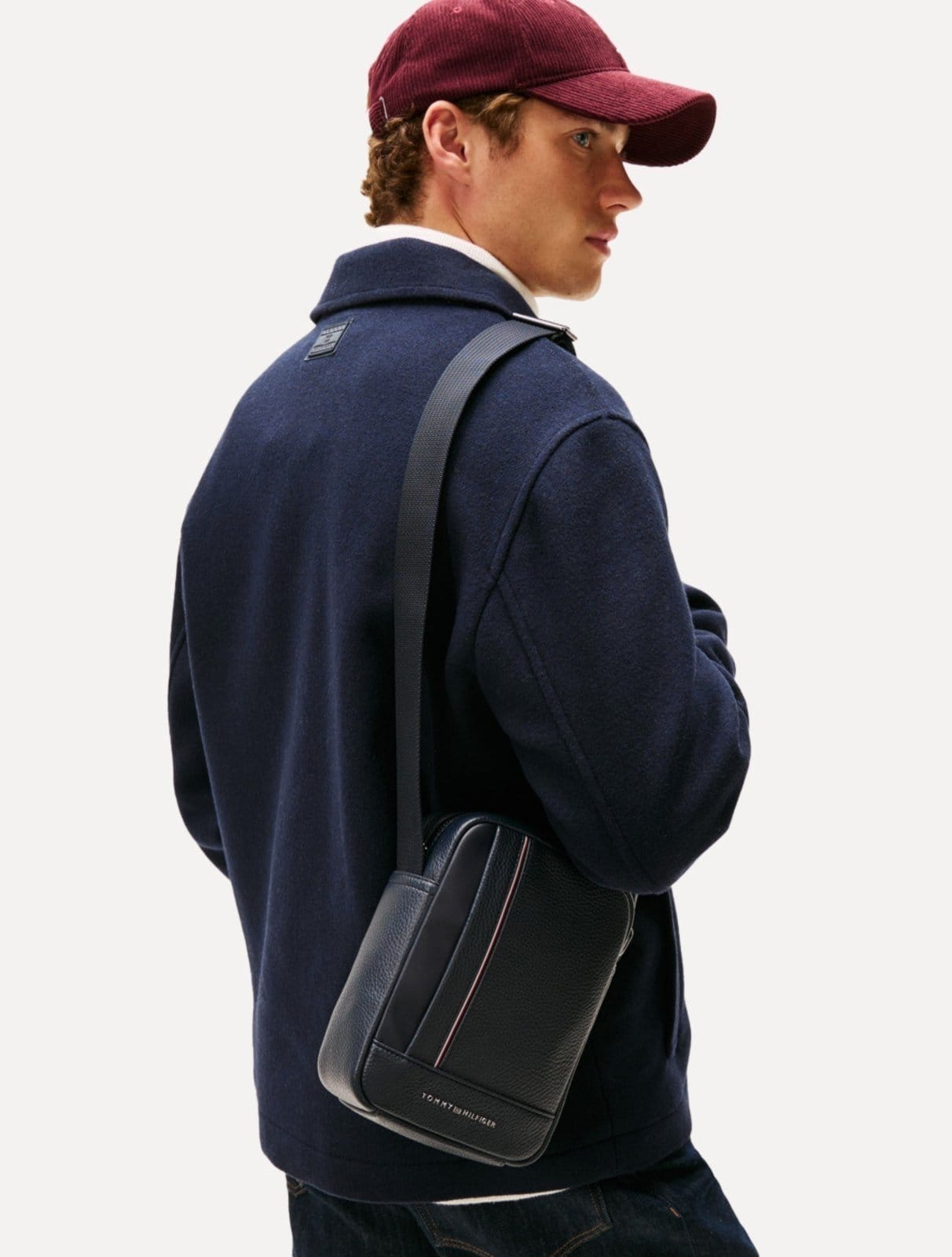 Vista 2 Bolsa Tommy Hilfiger Masculina Casual Crossbody Tommy Hilfiger azul marinho