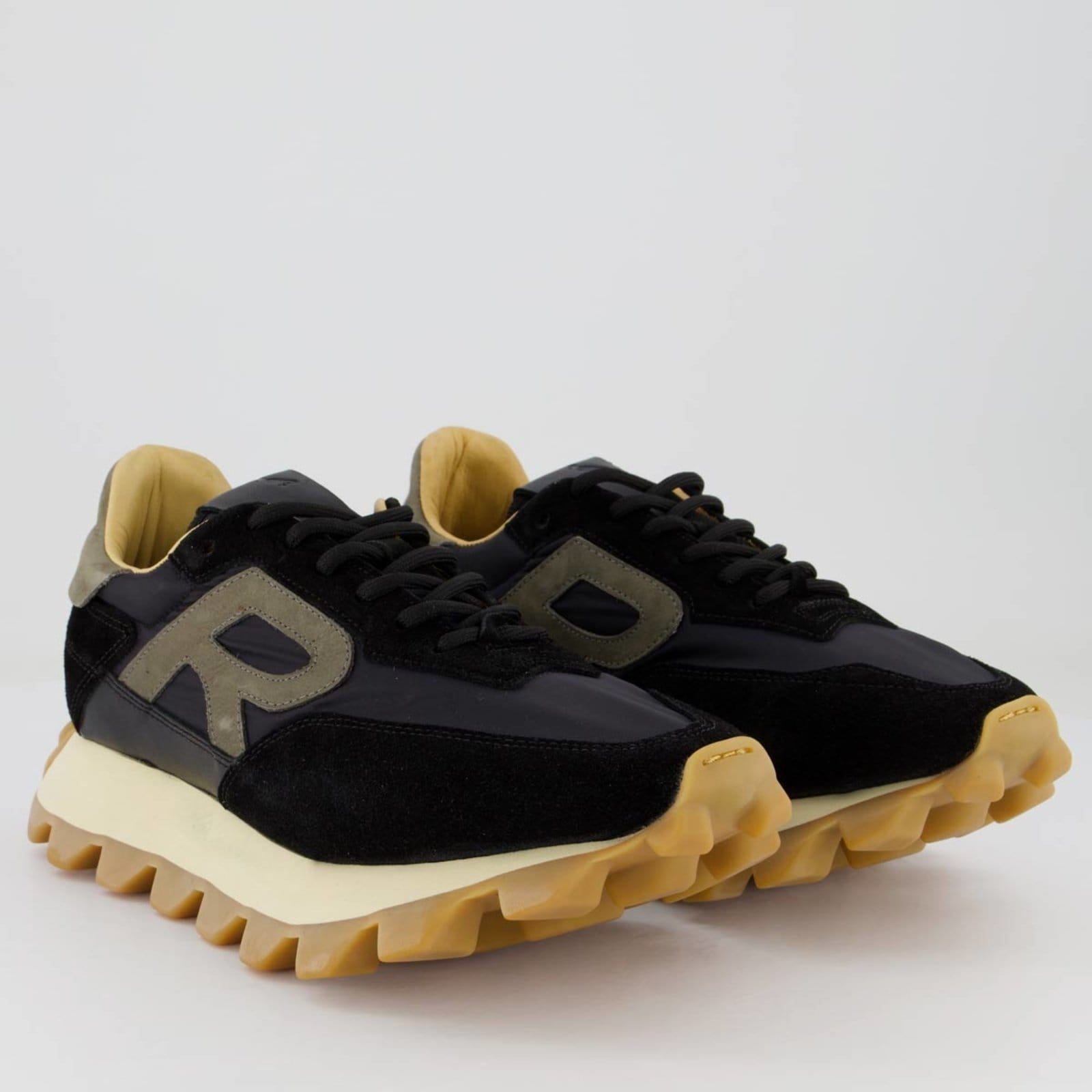 Vista 2 Tênis Reserva Yankee e Cinza Reserva preto