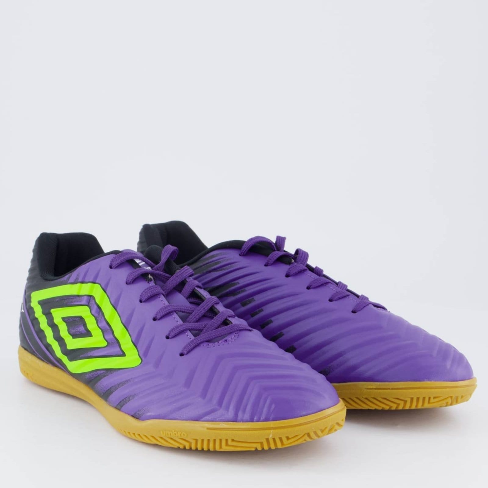 Vista 2 Chuteira Umbro Fifty V Futsal Roxa e Preta Umbro roxo