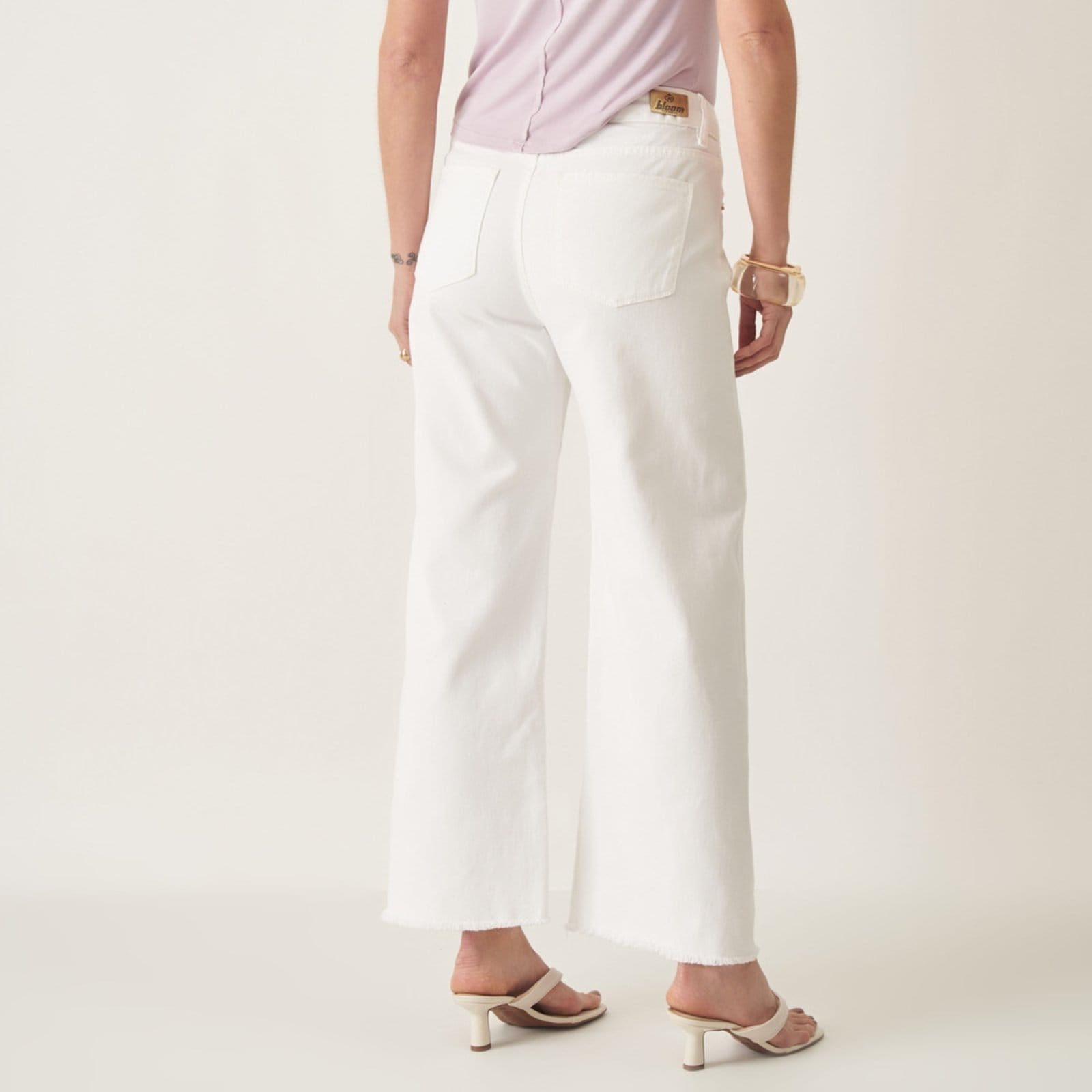 Vista 2 Calça Jeans Color Cropped Wide Cintura Alta Bloom branco