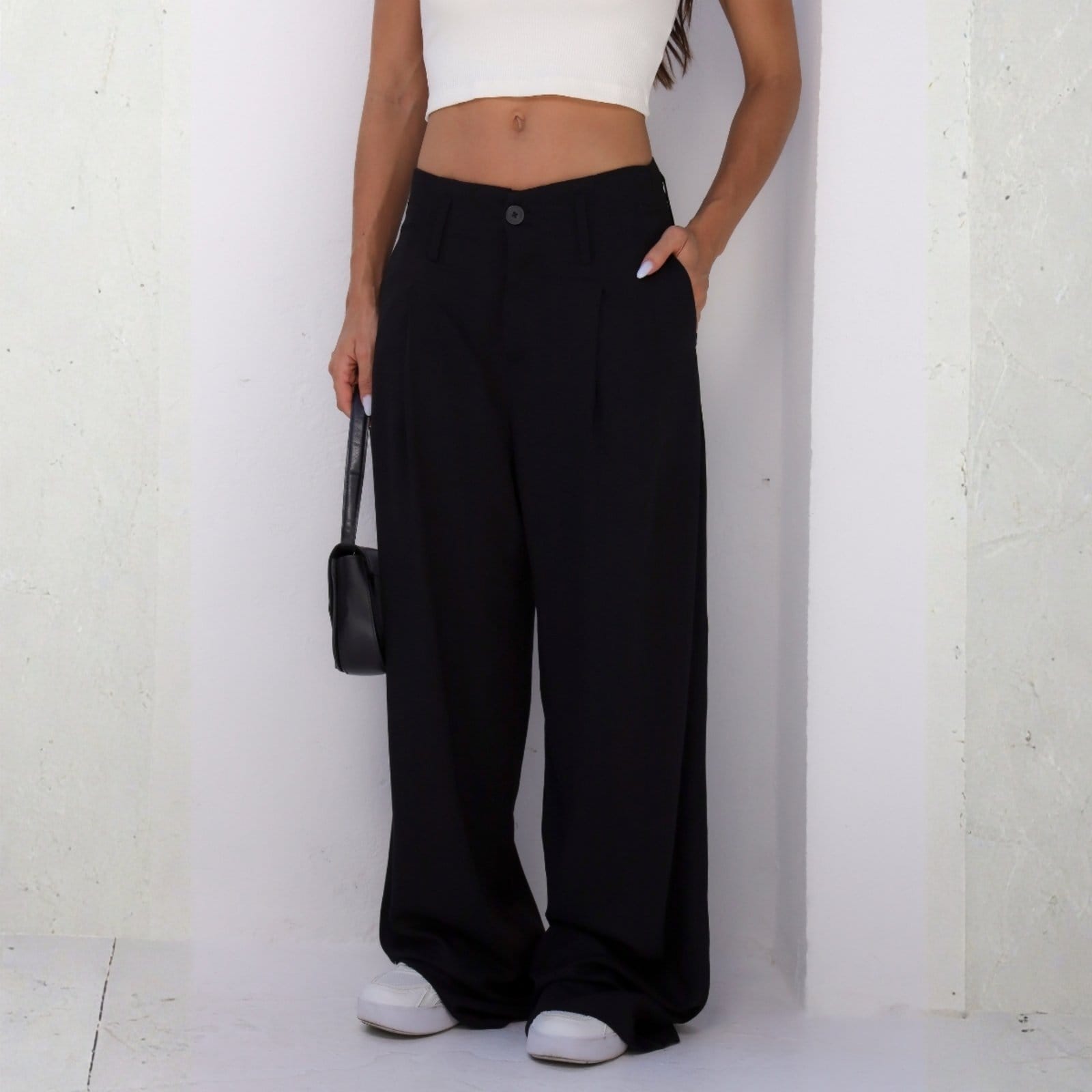 Vista principal Calça Pantalona Feminina Com Prega Bolso Embutido Revanche Saskatoon Revanche preto