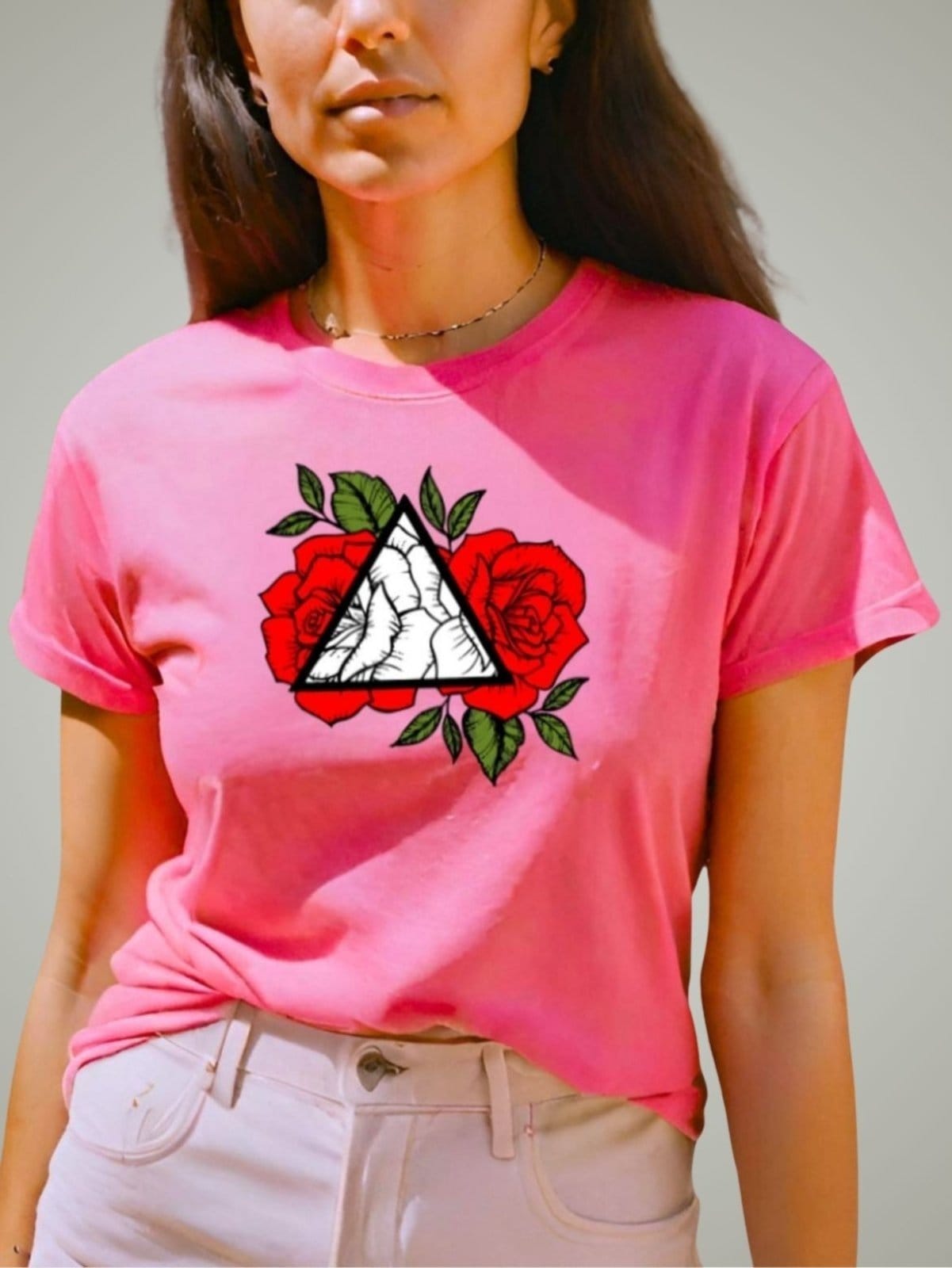 Camiseta Feminina T-shirt GuGi Rosas Vermelhas Camisa