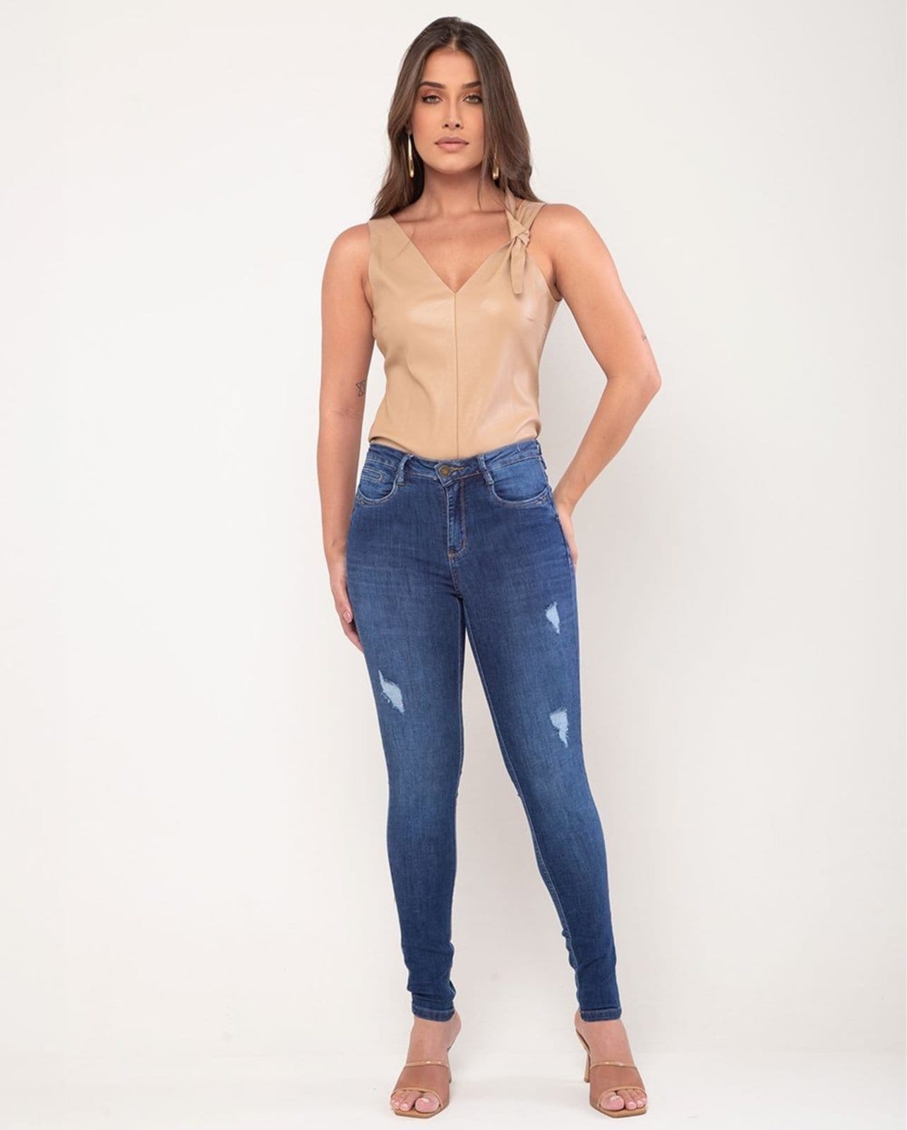 Vista principal Calça Feminina Intermediaria com Abertura Lateral Na Barra 22032 Escura Consciência jeans