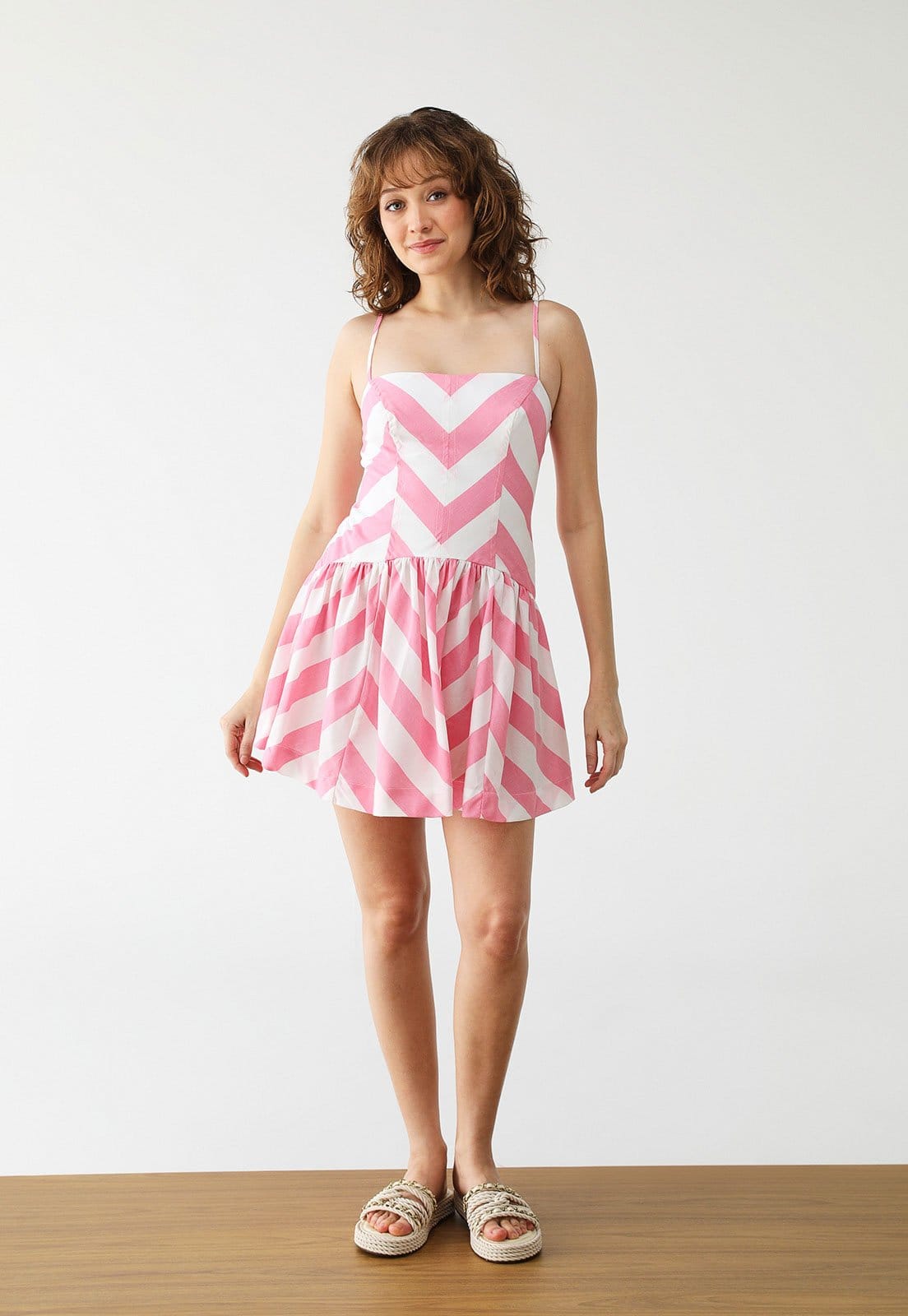 Vista 2 Vestido FARM Curto Alcinhas Mistura de Listra FARM rosa