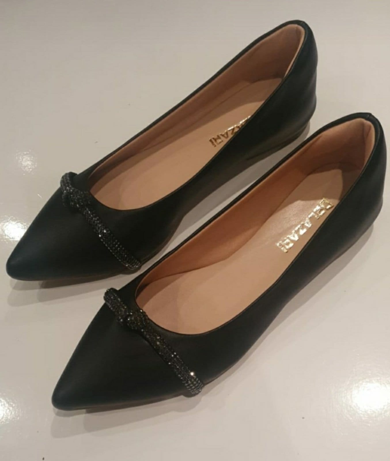 Sapatilha Delazari Bico Fino Preta com Strass