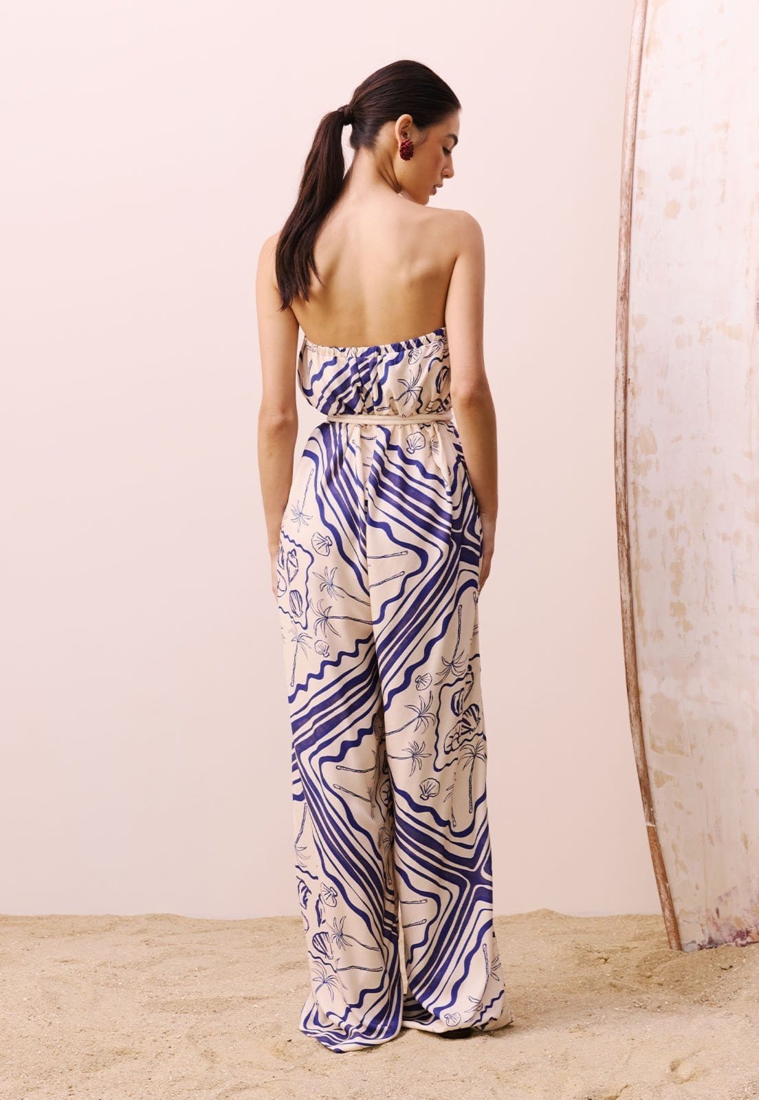 Vista 2 Macacão Sem Alça Estampado Tupé CaCay azul