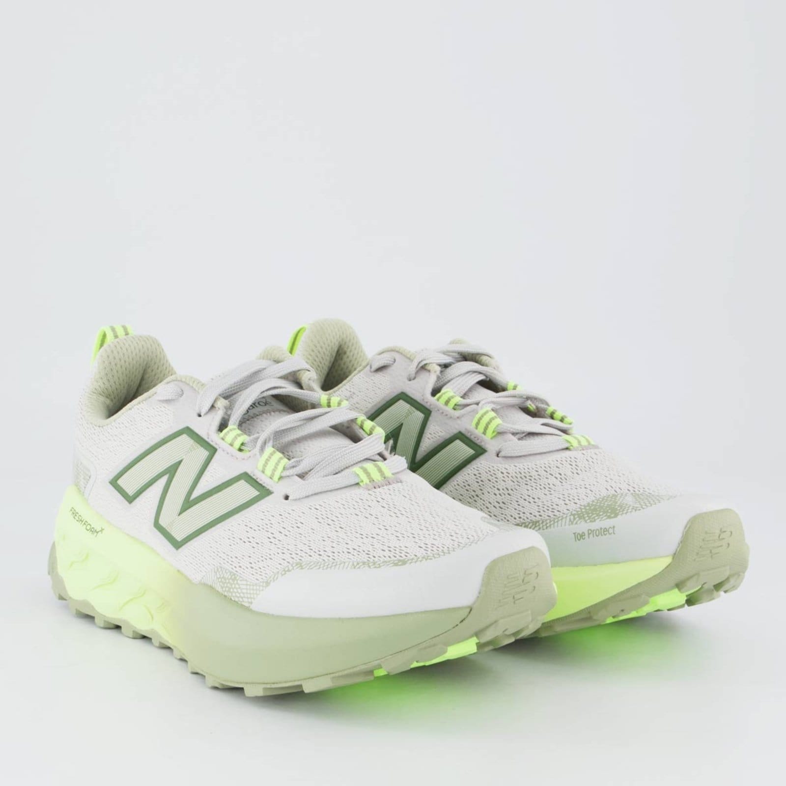 Vista 2 Tênis New Balance Fresh Foam Garoé V2 Feminino Cinza e Verde New Balance cinza verde