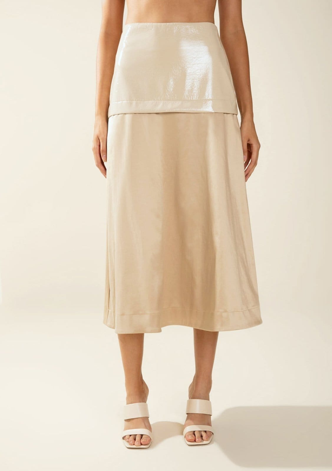 Vista 2 Saia Morena Rosa Evasê Alta Longa Bege Morena Rosa bege rosa