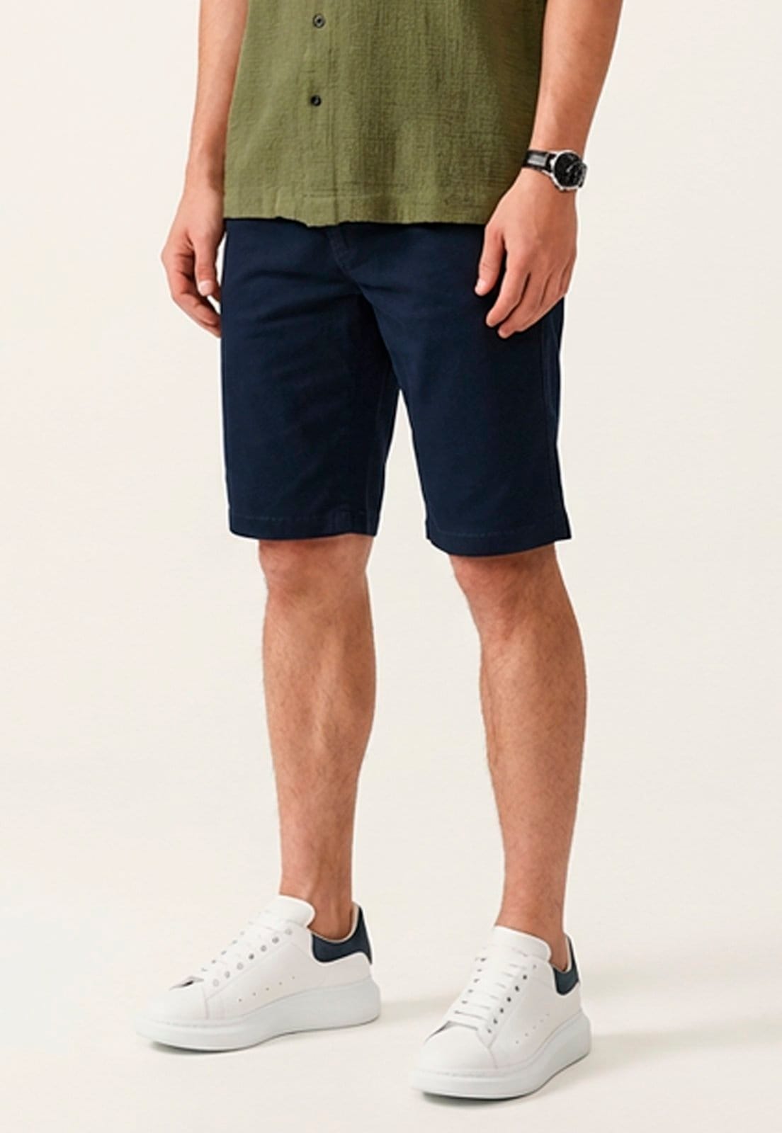 Bermuda Chino Masculina Sarja Regular Fit com Elastano